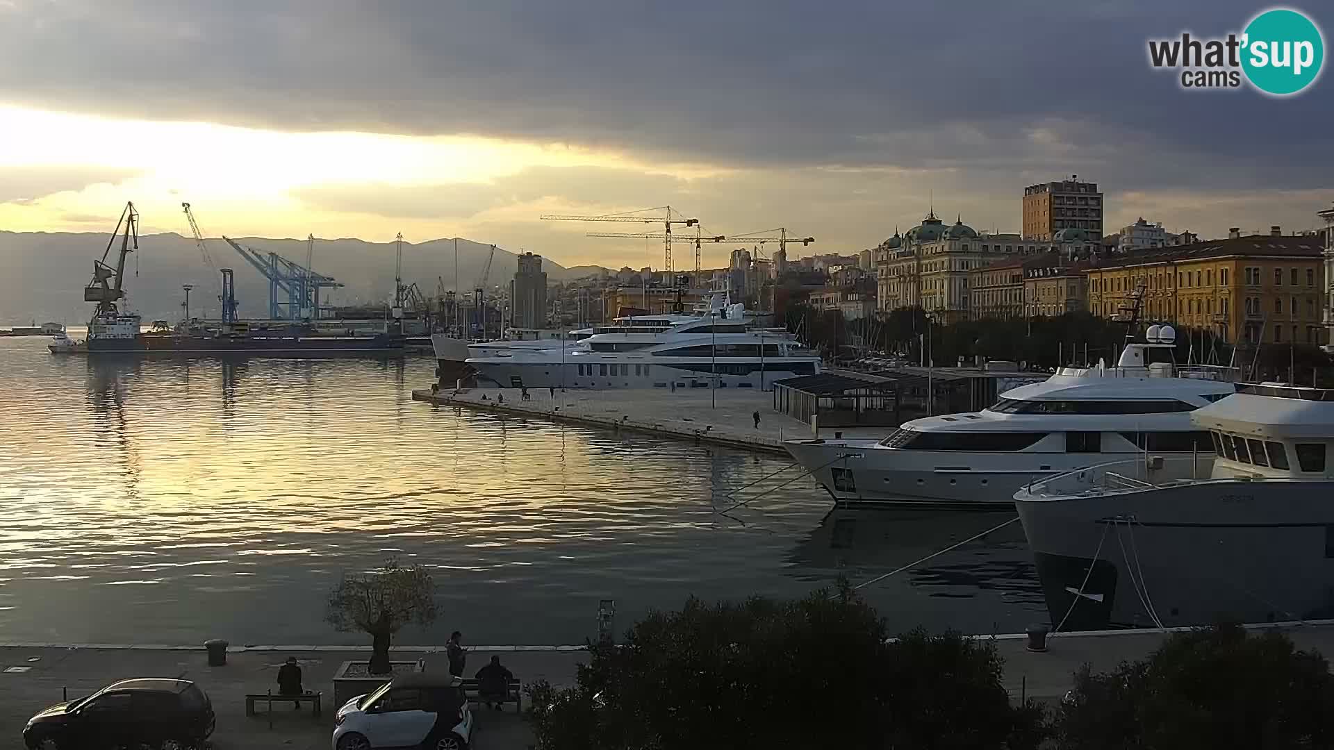 Riva in Marina v Reki – Spletna kamera v živo Hrvaška