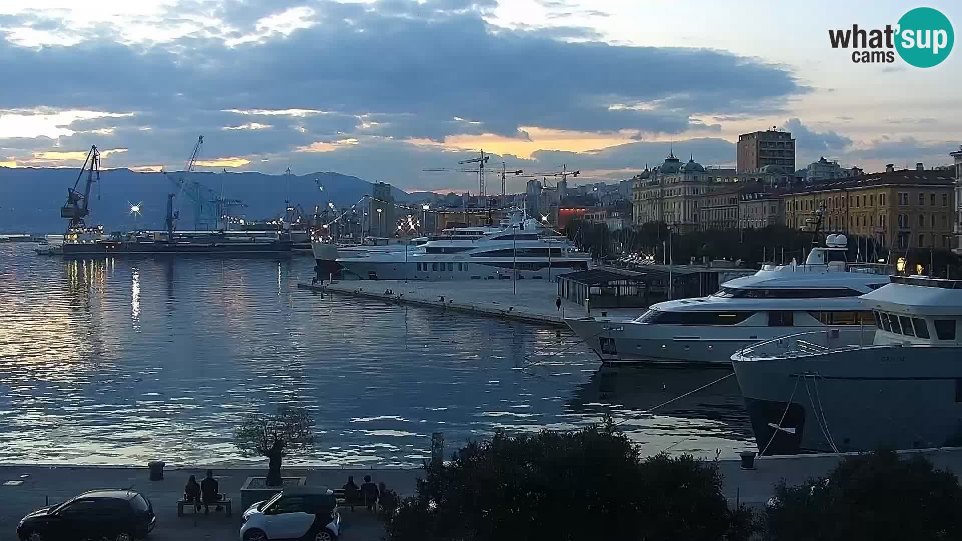 Riva i Marina u Rijeci – Web kamera uživo u Hrvatskoj