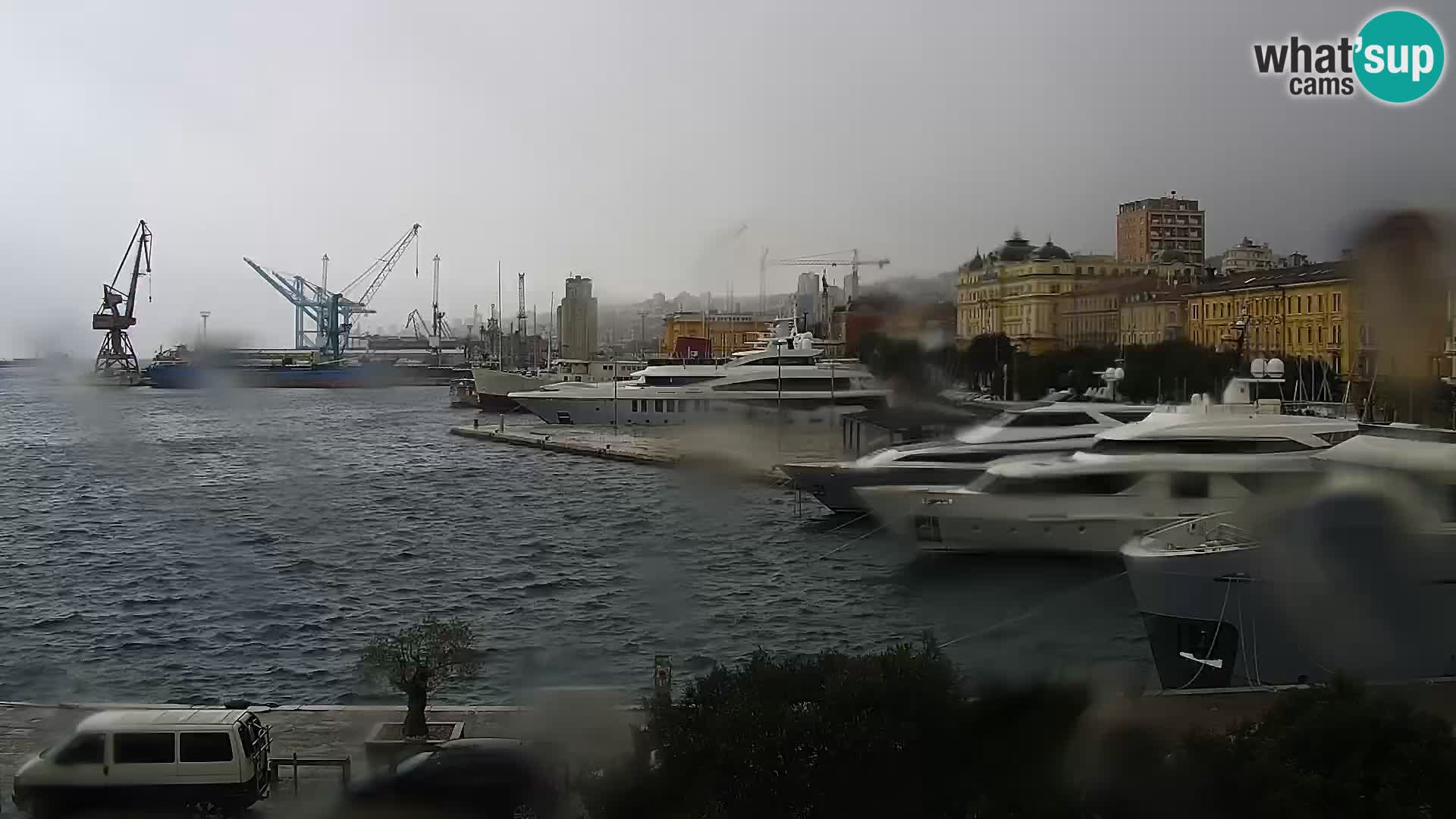 Riva in Marina v Reki – Spletna kamera v živo Hrvaška