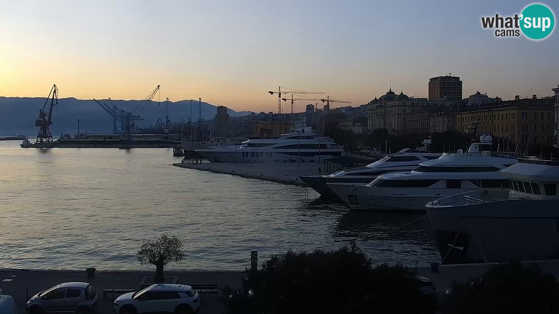 Riva in Marina v Reki – Spletna kamera v živo Hrvaška