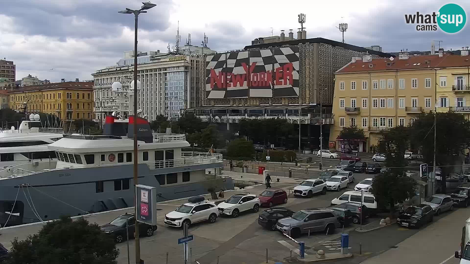 Riva in Marina v Reki – Spletna kamera v živo Hrvaška