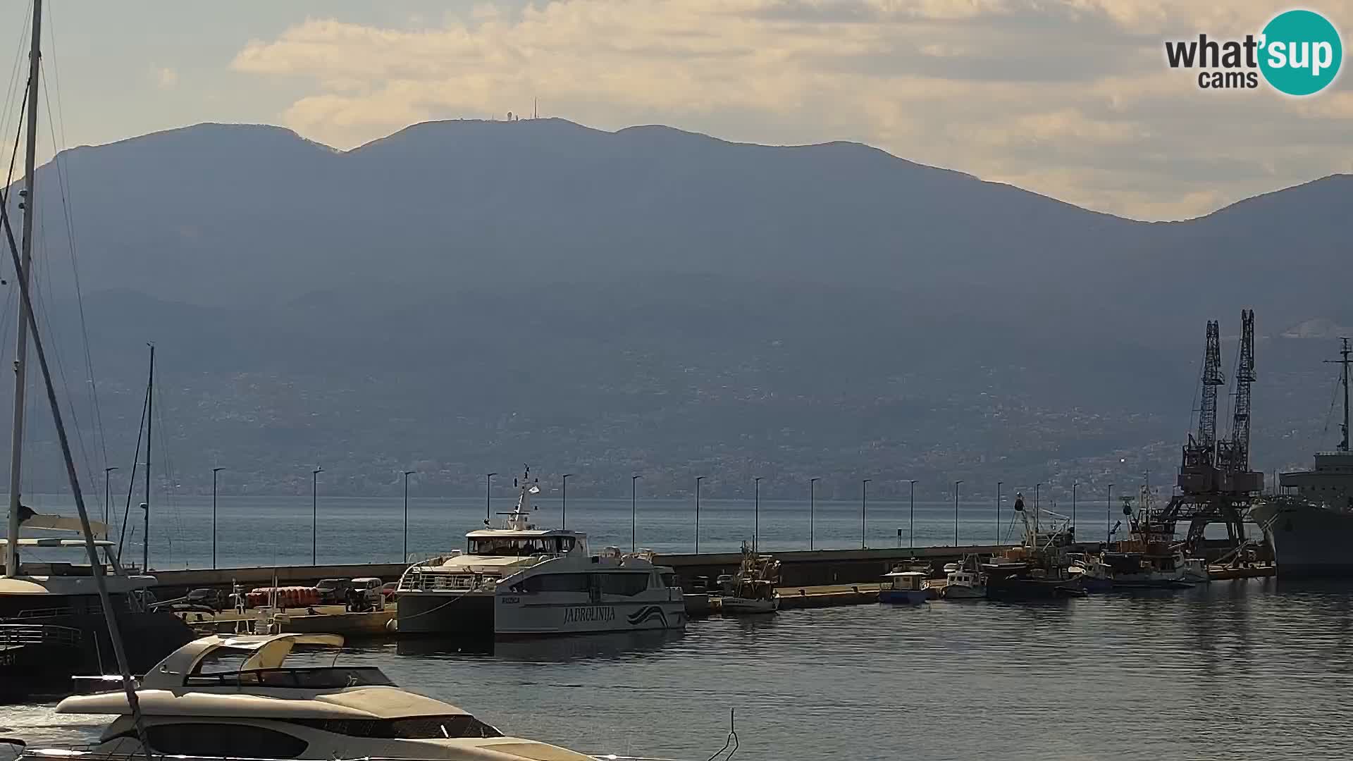 Riva in Marina v Reki – Spletna kamera v živo Hrvaška