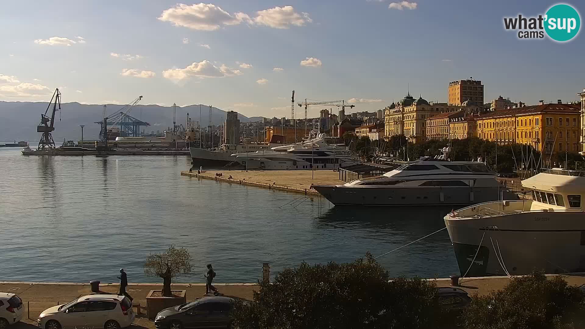 Riva in Marina v Reki – Spletna kamera v živo Hrvaška