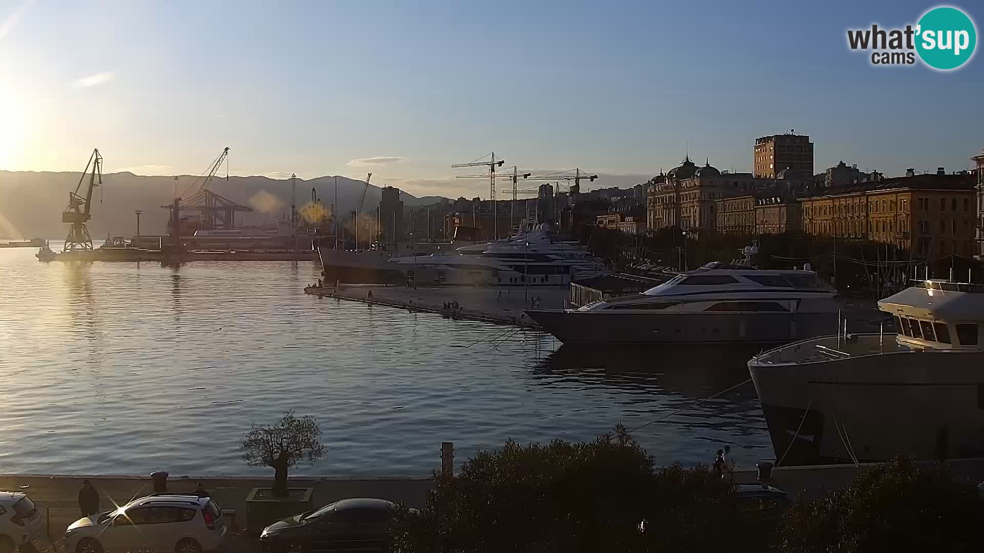 Riva in Marina v Reki – Spletna kamera v živo Hrvaška
