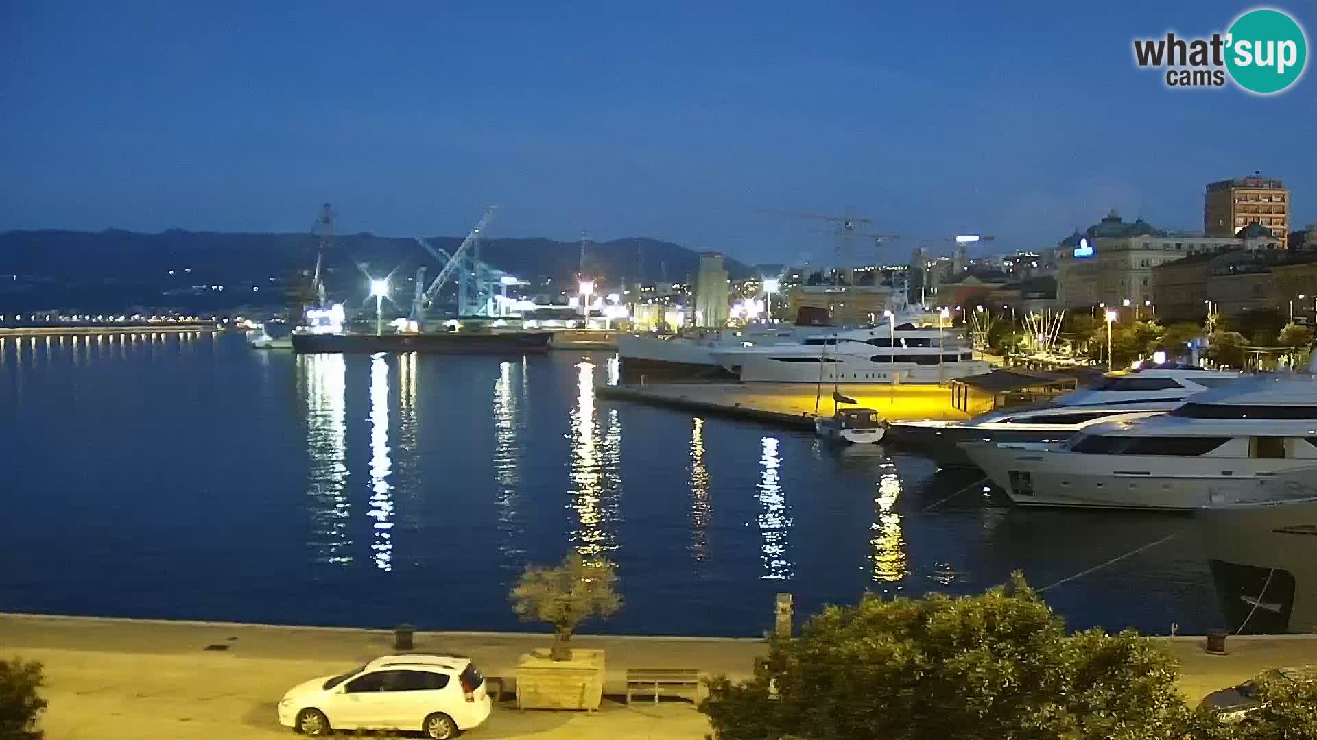 Riva in Marina v Reki – Spletna kamera v živo Hrvaška