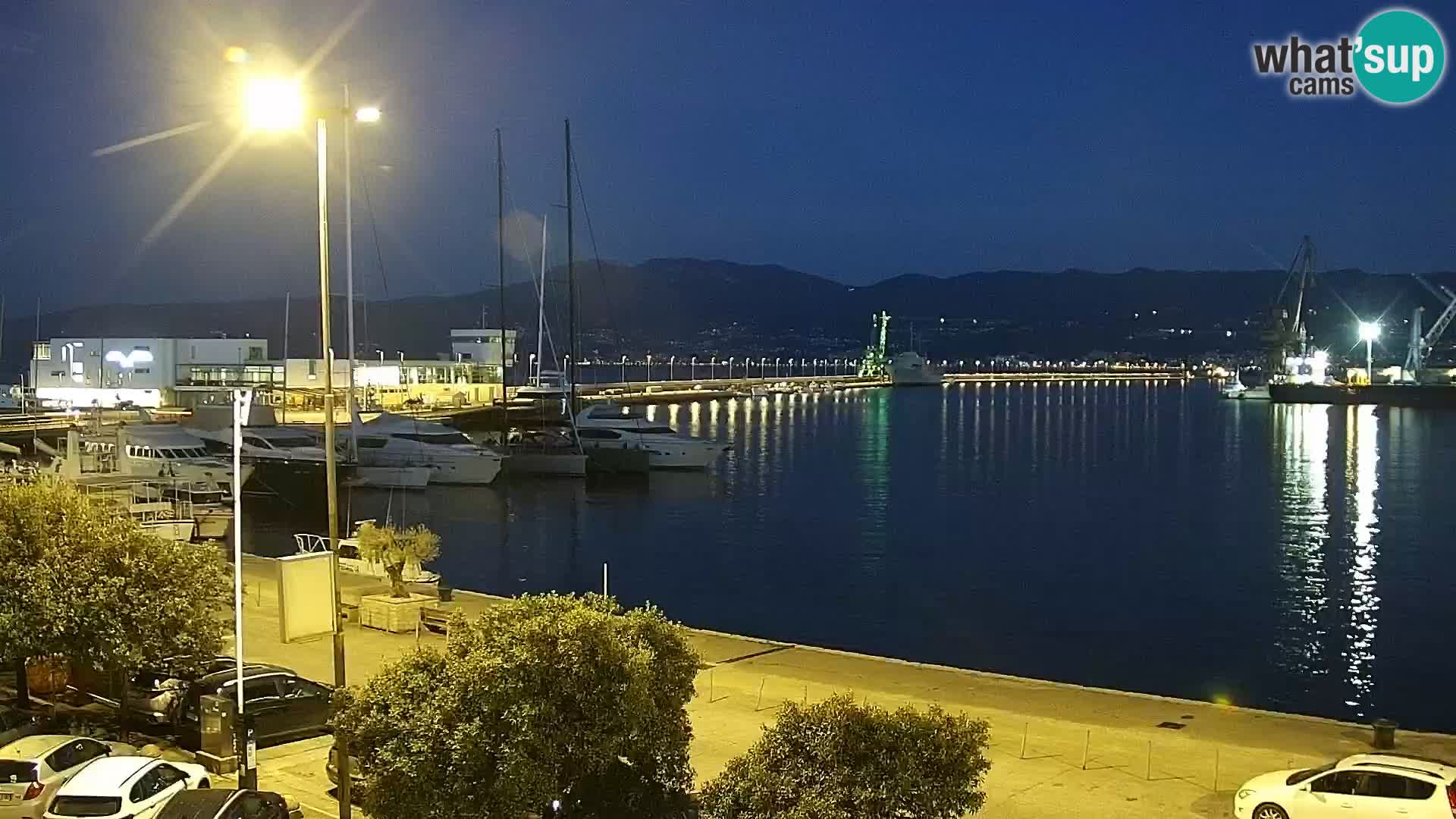 Riva in Marina v Reki – Spletna kamera v živo Hrvaška