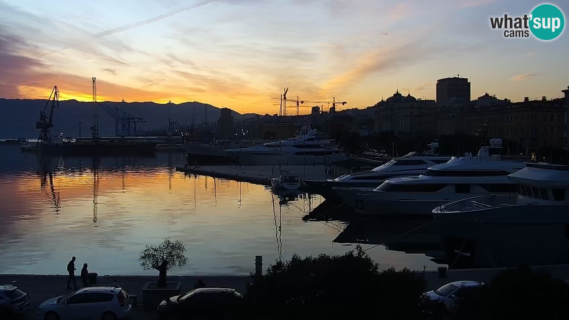 Riva in Marina v Reki – Spletna kamera v živo Hrvaška