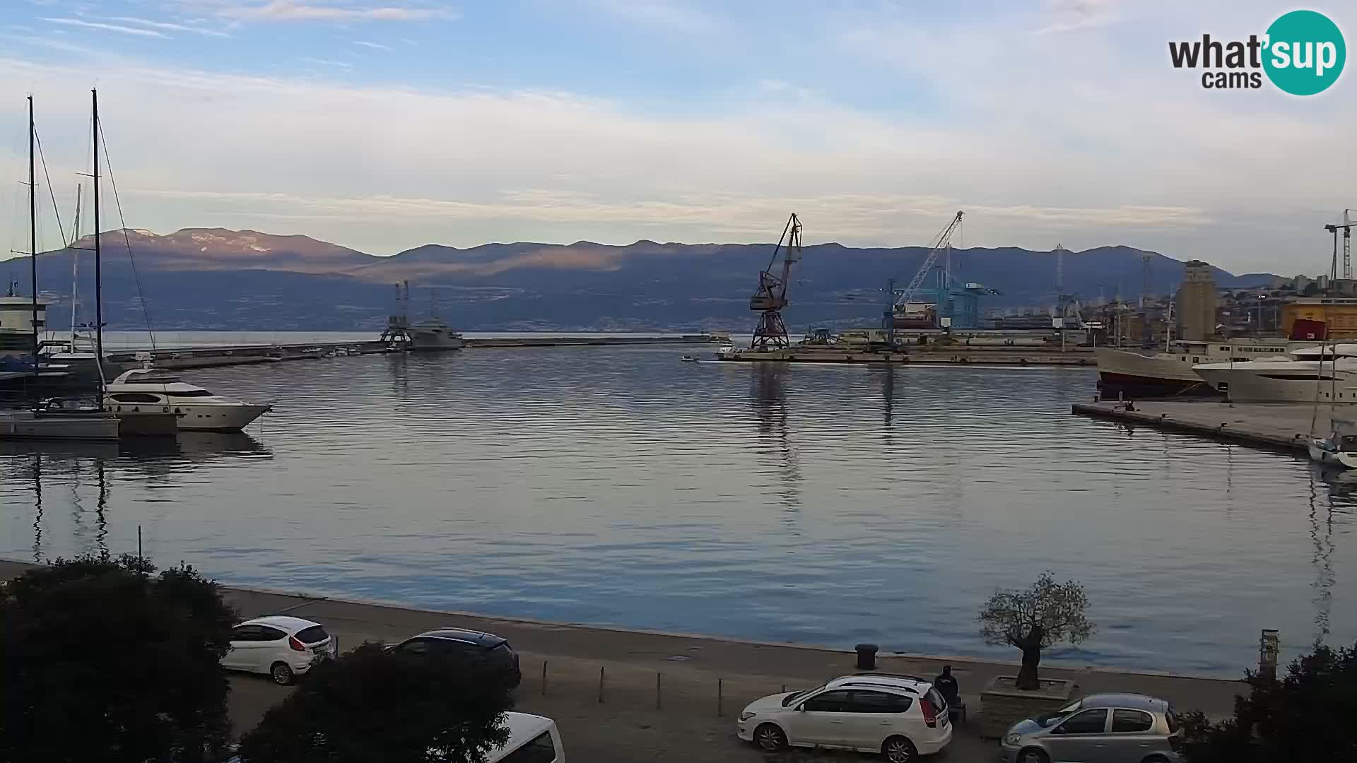 Riva in Marina v Reki – Spletna kamera v živo Hrvaška