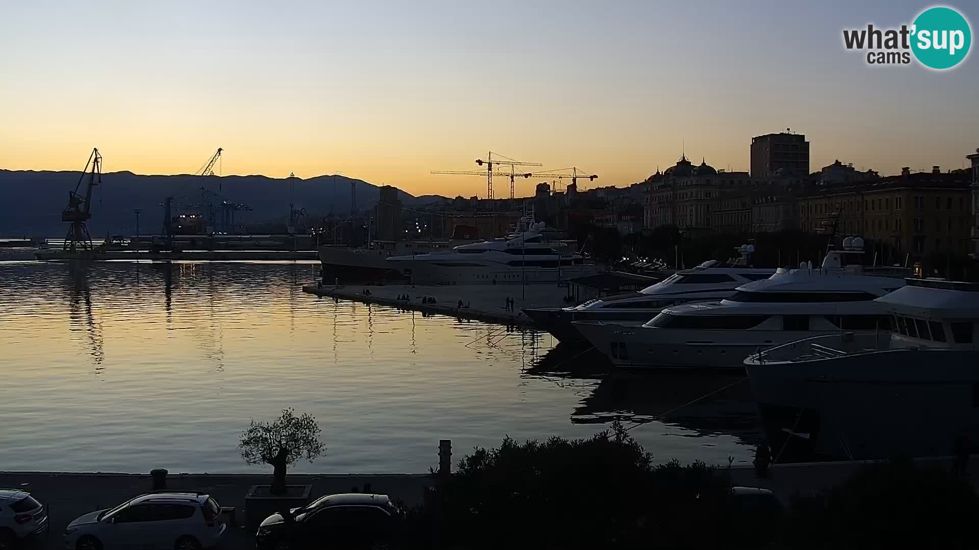 Riva in Marina v Reki – Spletna kamera v živo Hrvaška