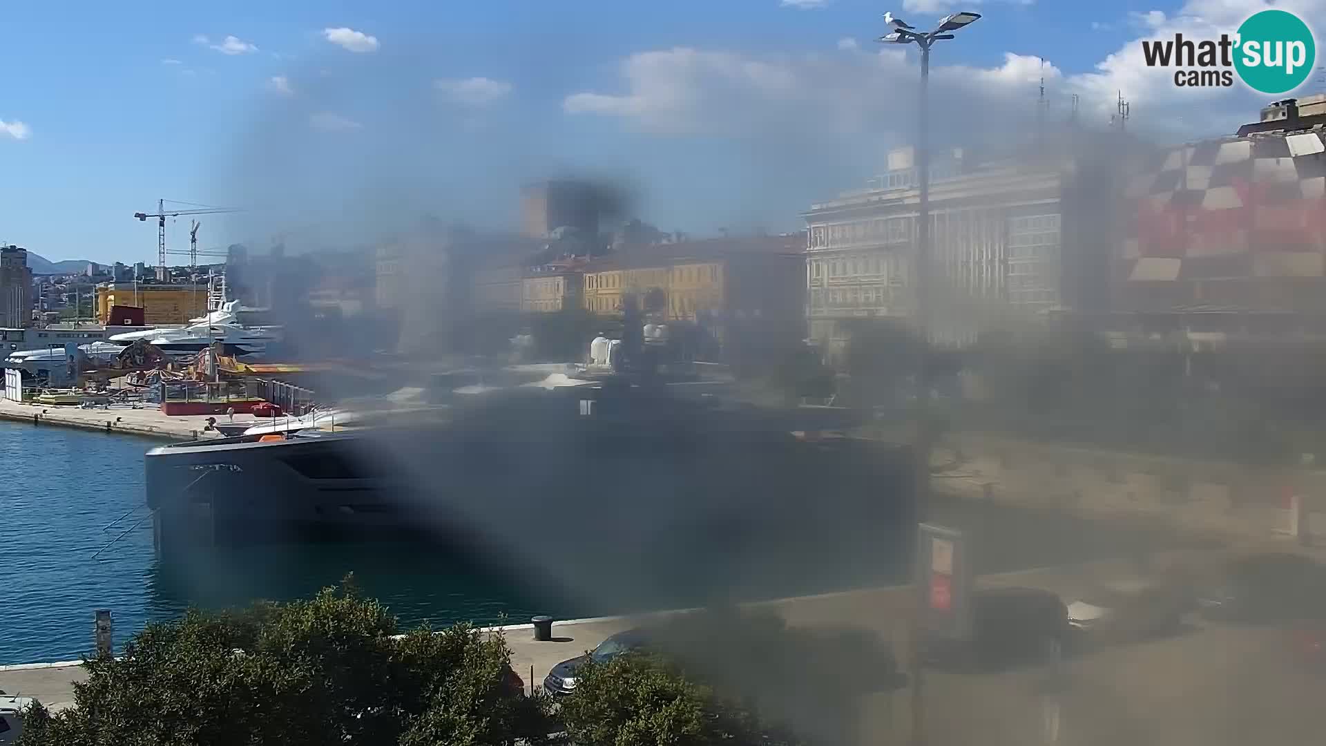 Riva in Marina v Reki – Spletna kamera v živo Hrvaška