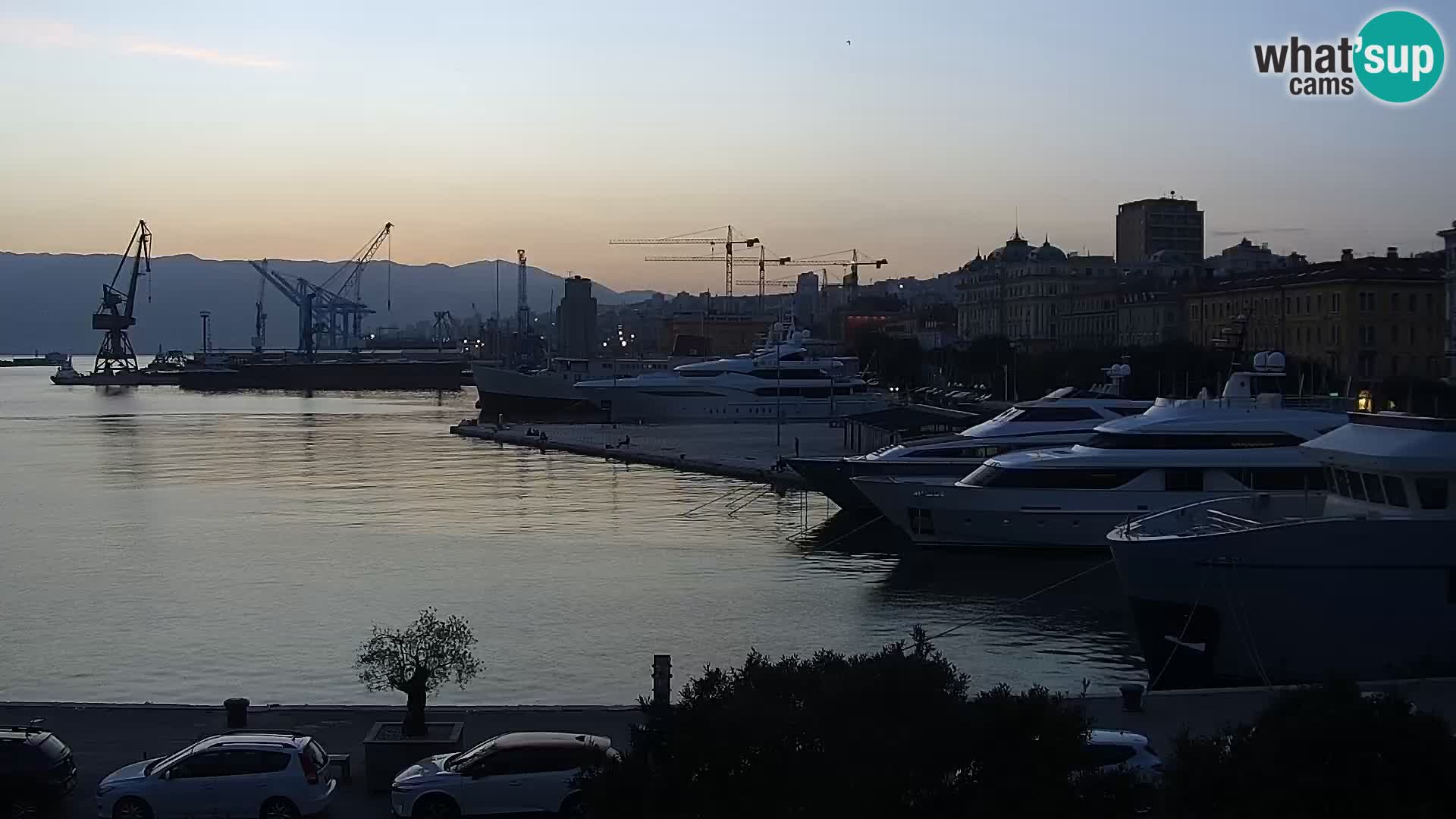 Riva i Marina u Rijeci – Web kamera uživo u Hrvatskoj