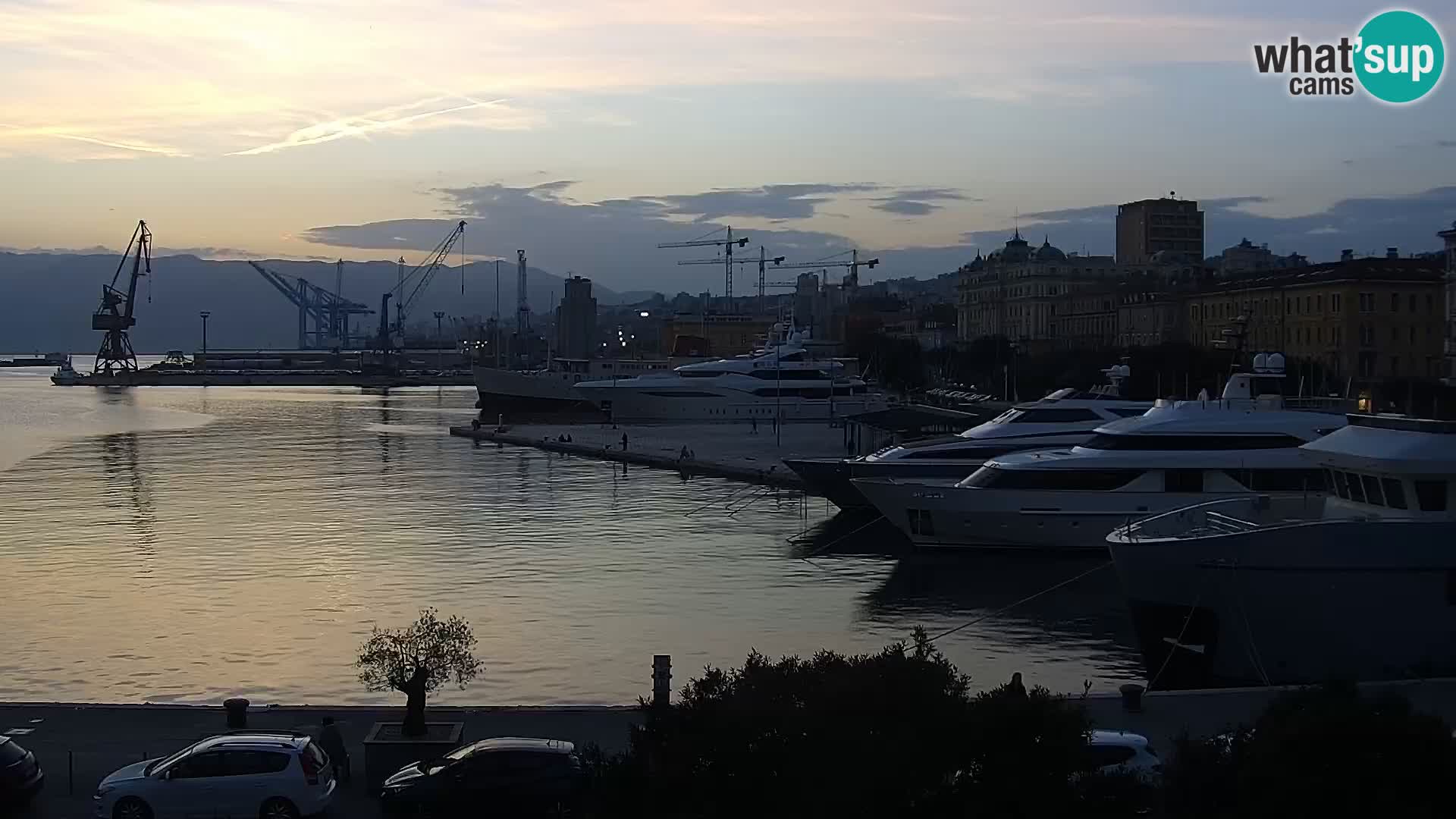 Riva i Marina u Rijeci – Web kamera uživo u Hrvatskoj