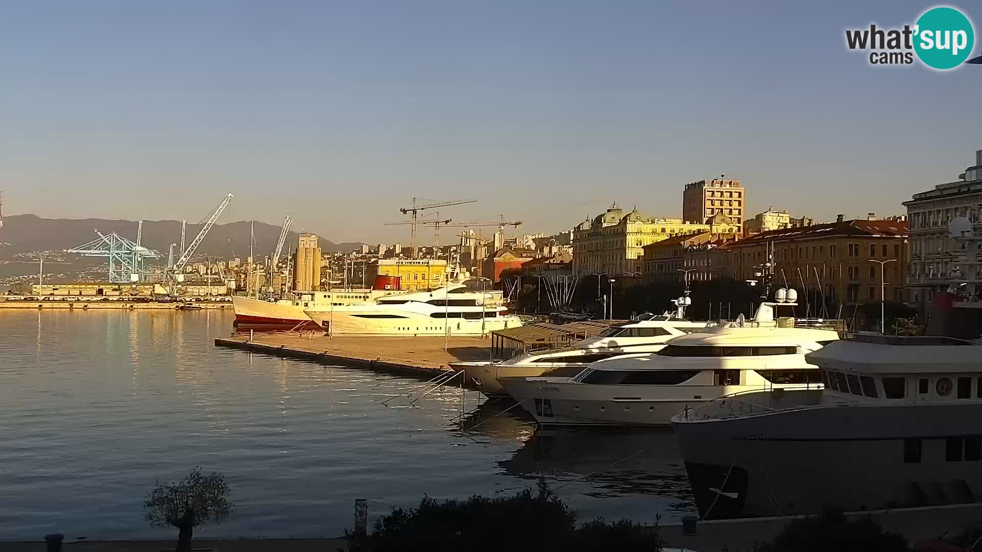 La Riva y Marina en Rijeka – Webcam en vivo Croacia