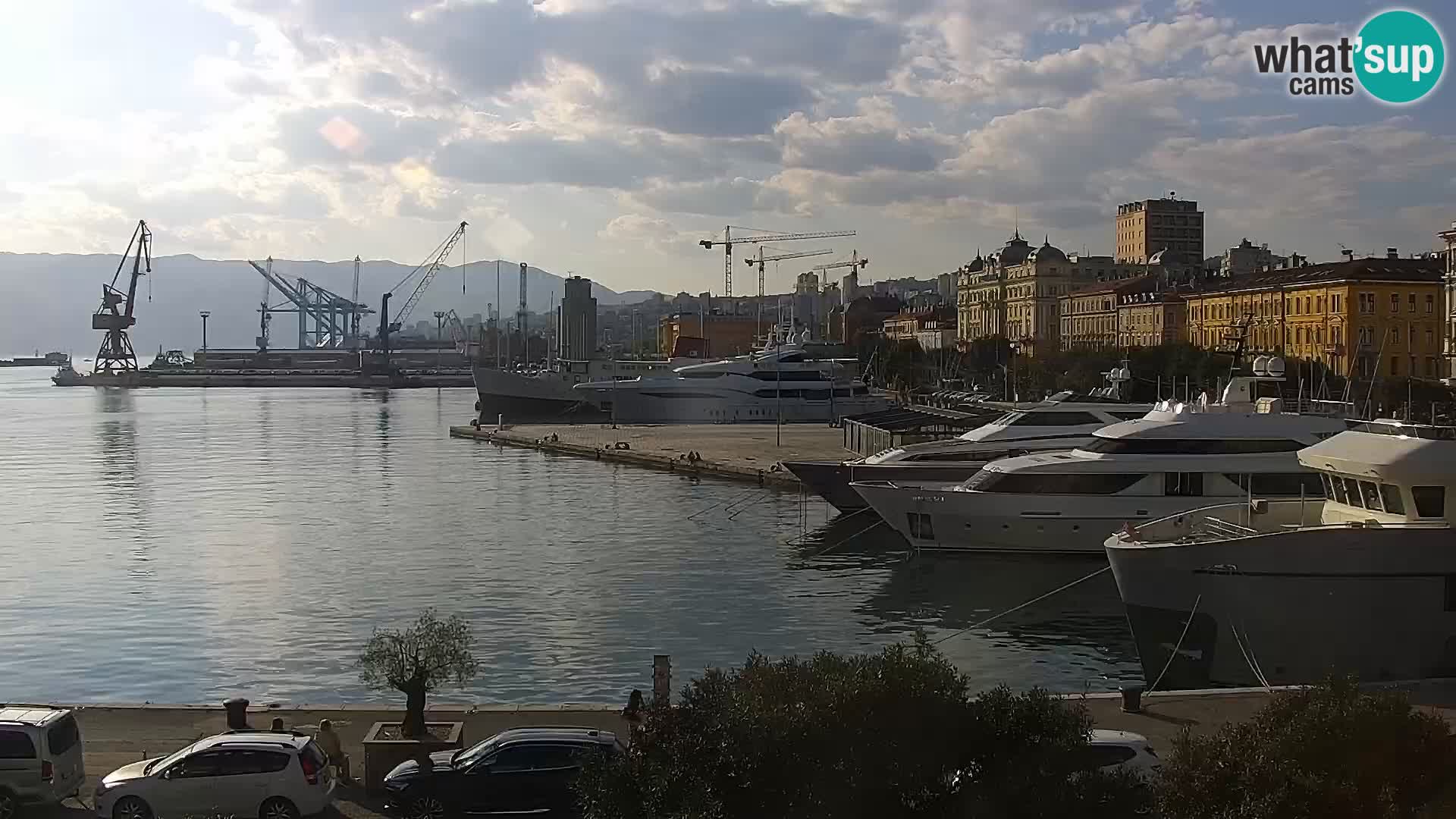 Riva i Marina u Rijeci – Web kamera uživo u Hrvatskoj