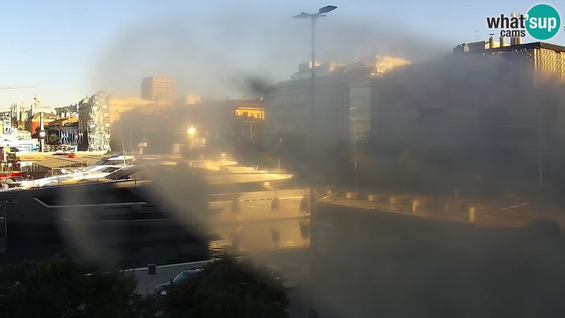 Riva in Marina v Reki – Spletna kamera v živo Hrvaška