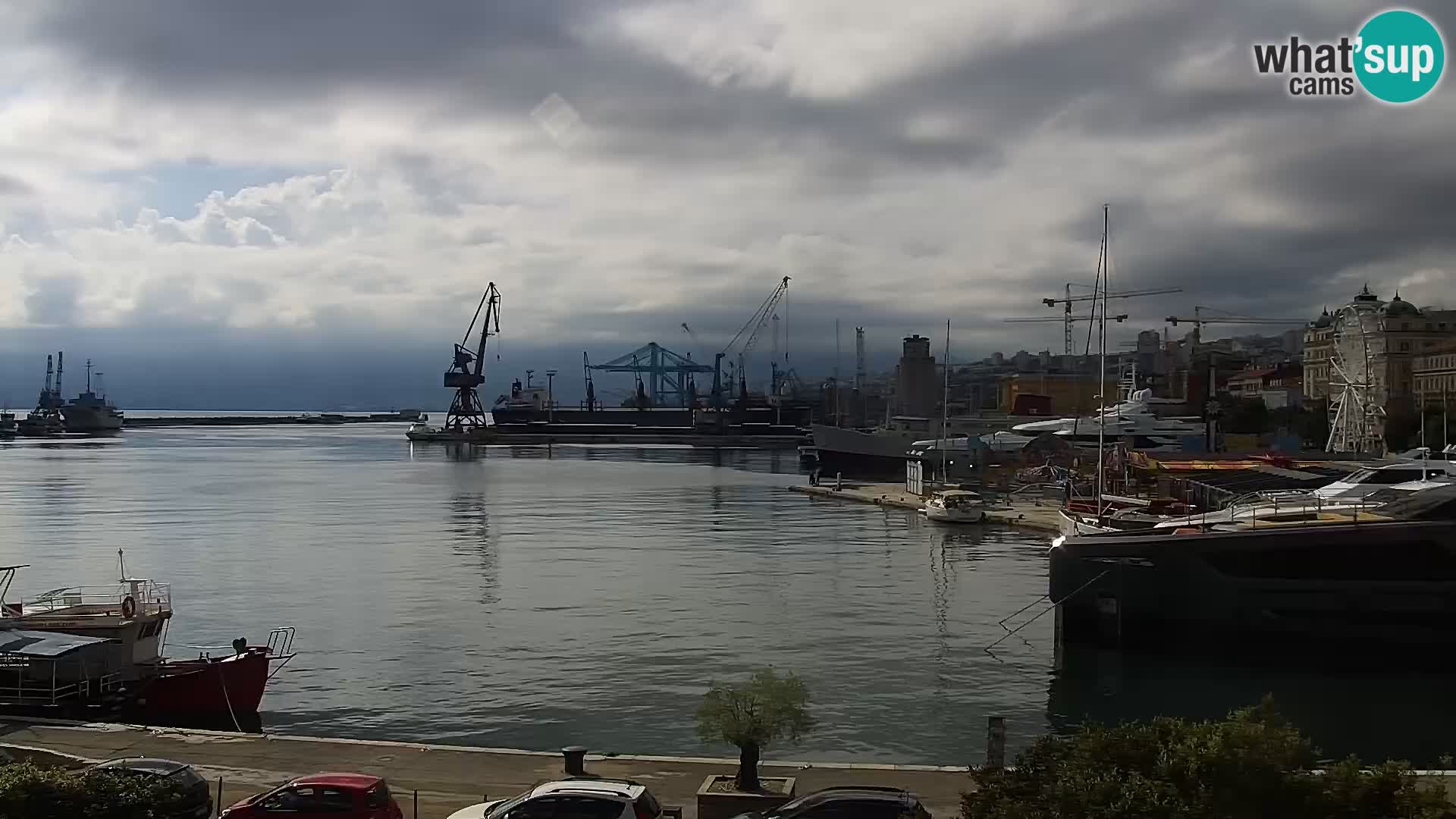 Riva in Marina v Reki – Spletna kamera v živo Hrvaška