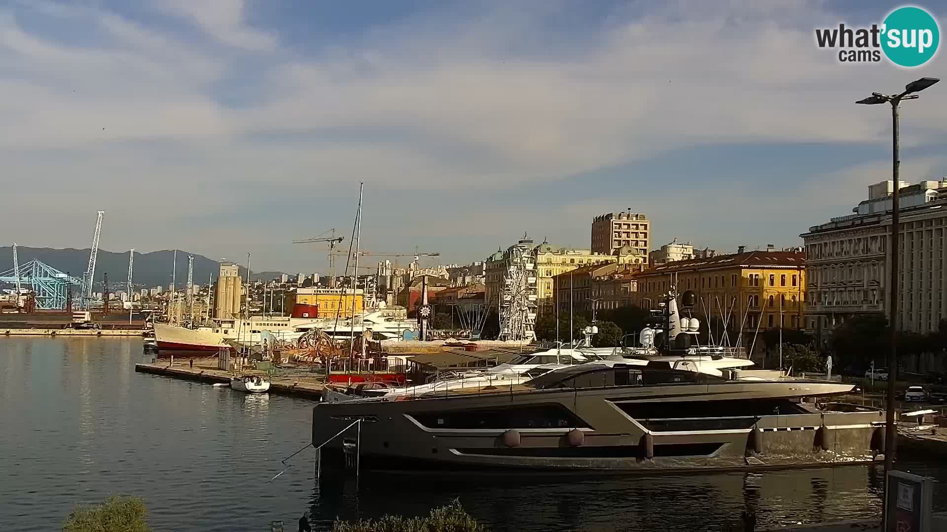 Riva i Marina u Rijeci – Web kamera uživo u Hrvatskoj