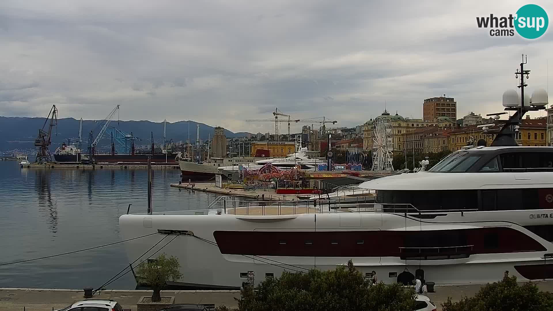 Riva in Marina v Reki – Spletna kamera v živo Hrvaška