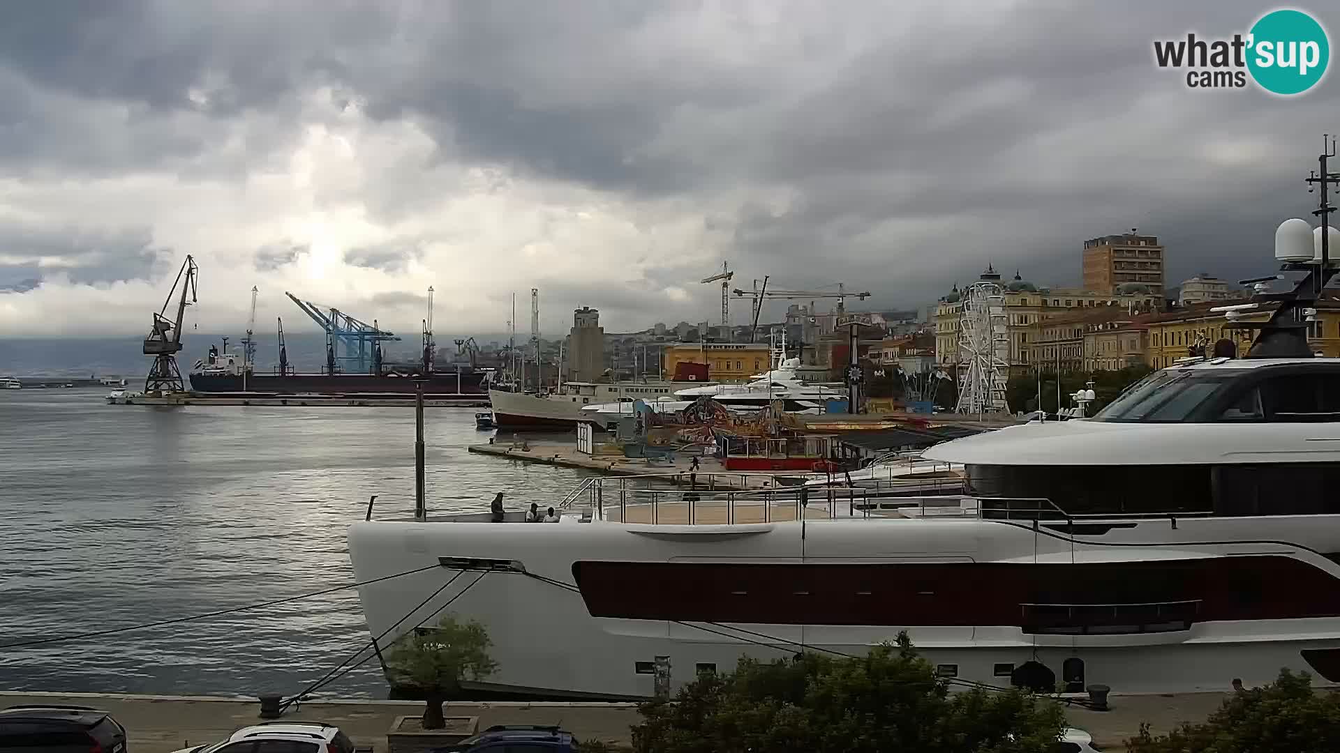 Riva in Marina v Reki – Spletna kamera v živo Hrvaška