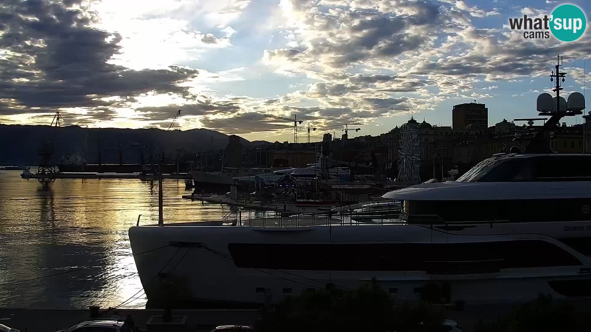 Riva i Marina u Rijeci – Web kamera uživo u Hrvatskoj