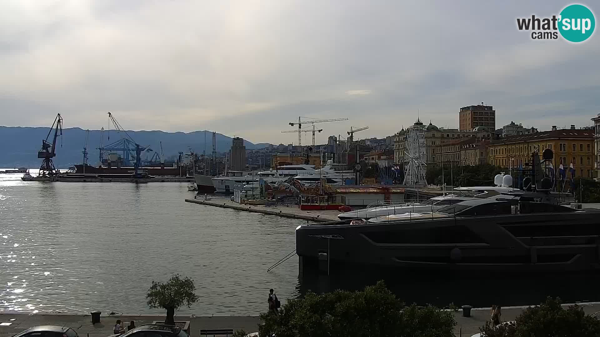 Riva in Marina v Reki – Spletna kamera v živo Hrvaška