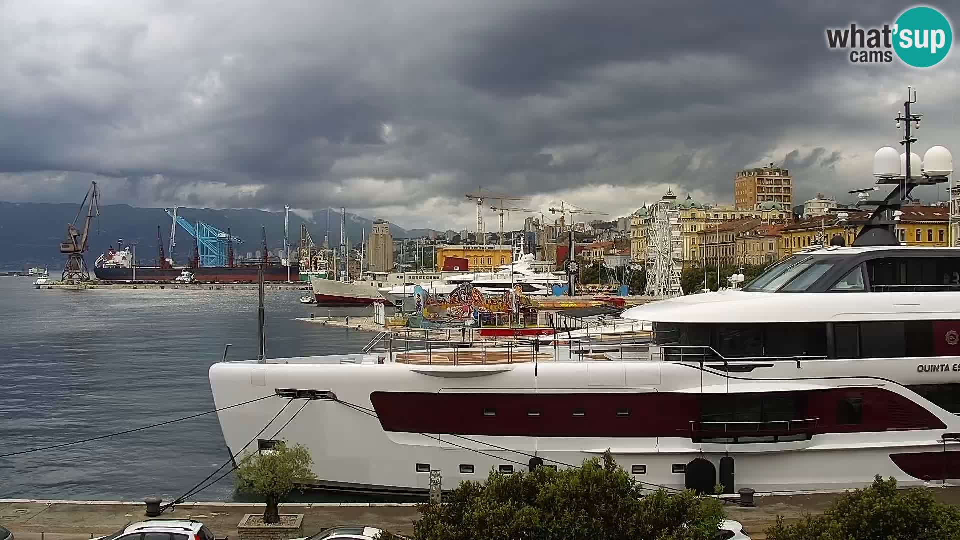 Riva in Marina v Reki – Spletna kamera v živo Hrvaška