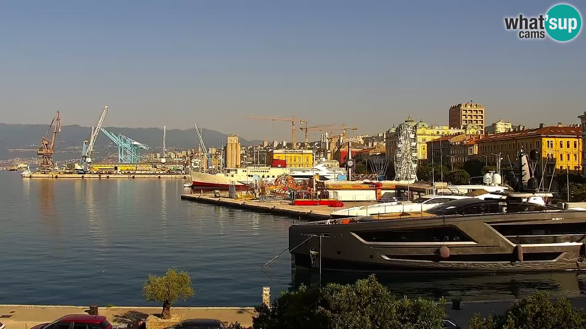 Riva in Marina v Reki – Spletna kamera v živo Hrvaška