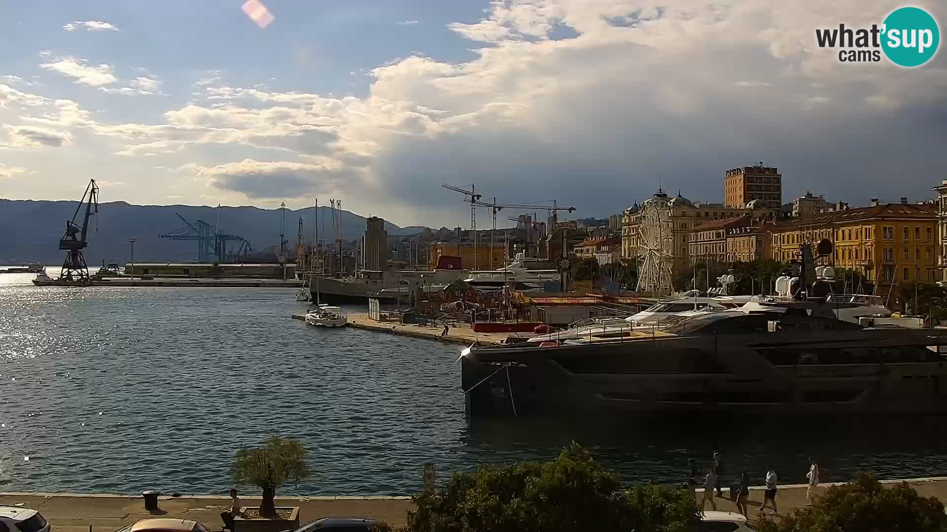 Riva in Marina v Reki – Spletna kamera v živo Hrvaška