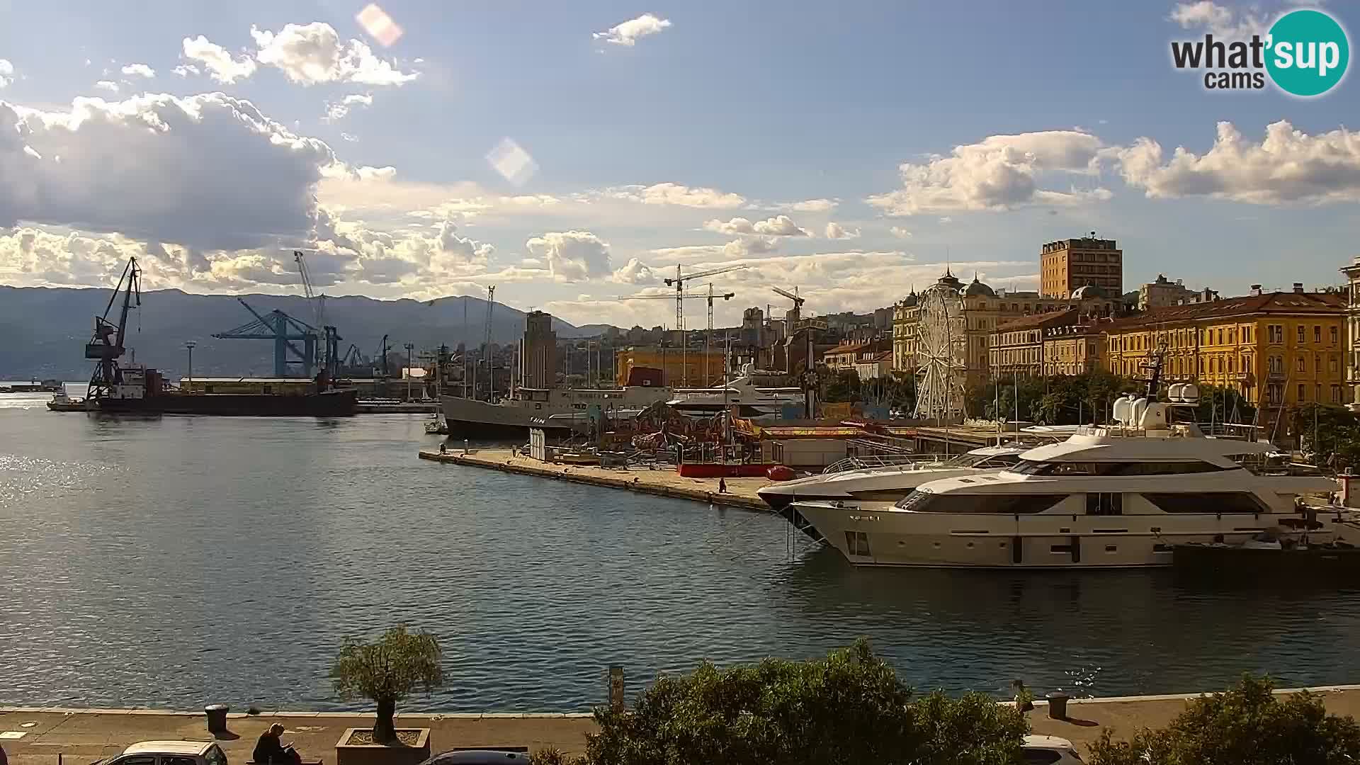 Riva in Marina v Reki – Spletna kamera v živo Hrvaška
