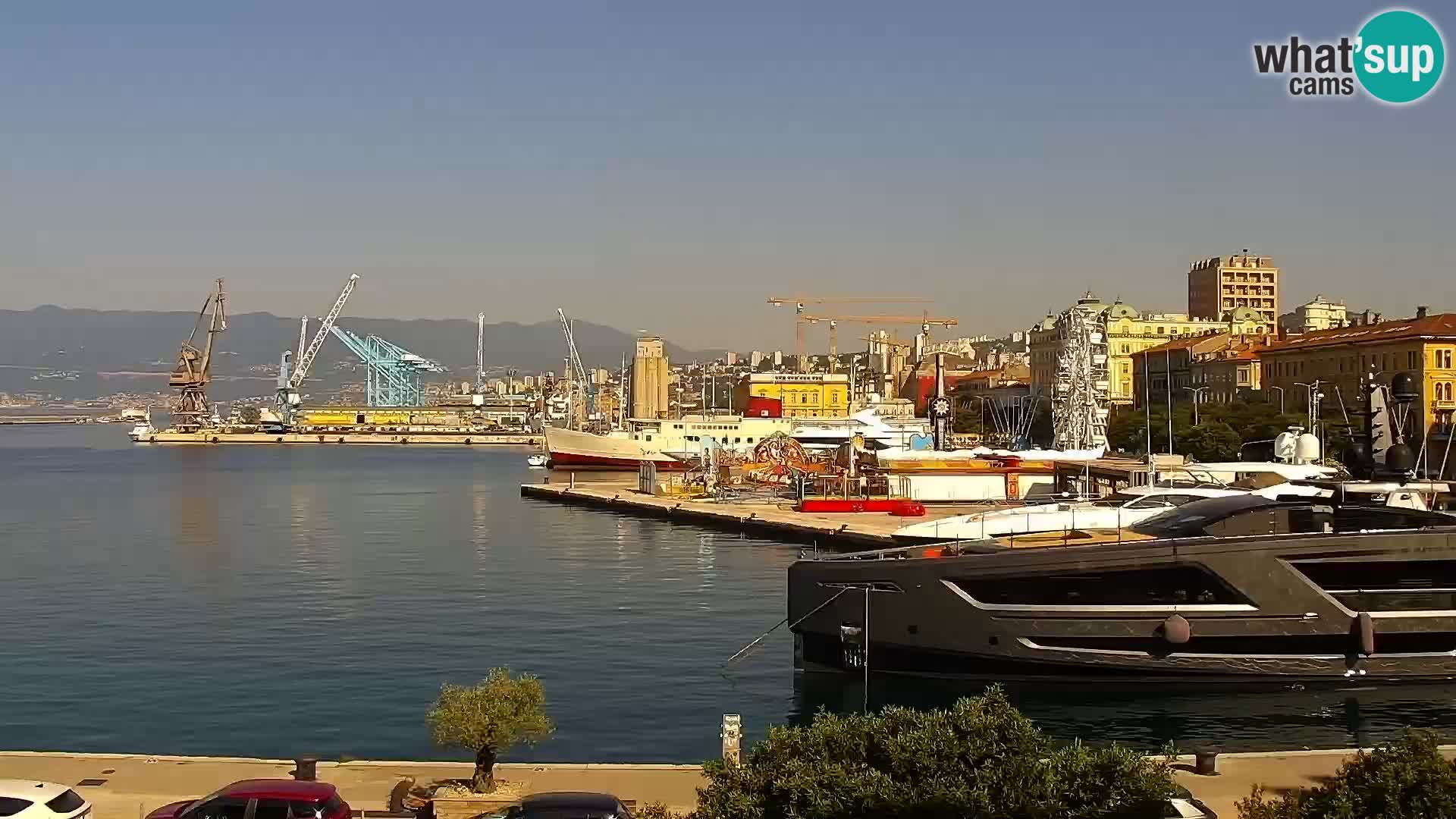 Riva in Marina v Reki – Spletna kamera v živo Hrvaška