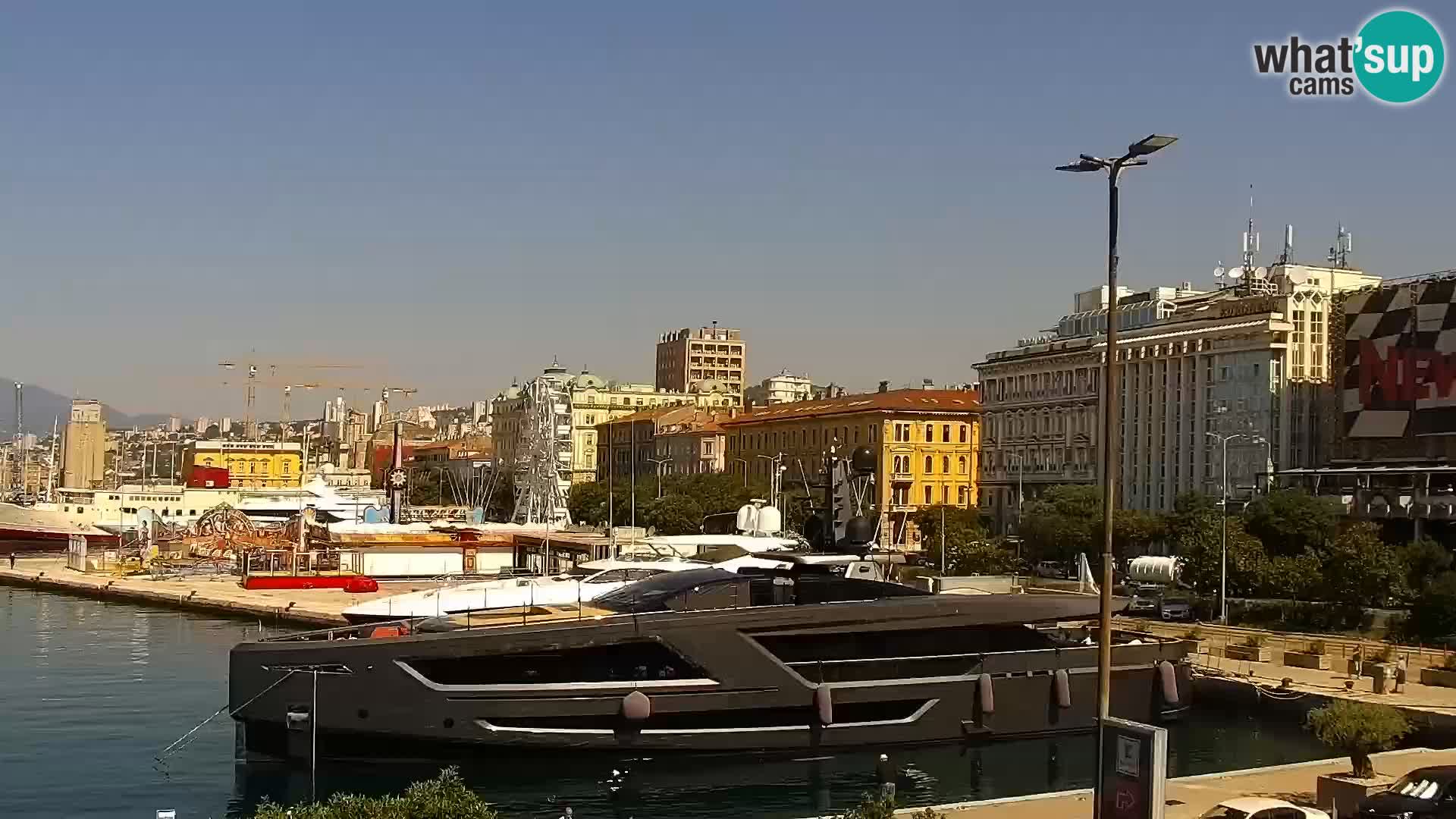 Riva in Marina v Reki – Spletna kamera v živo Hrvaška