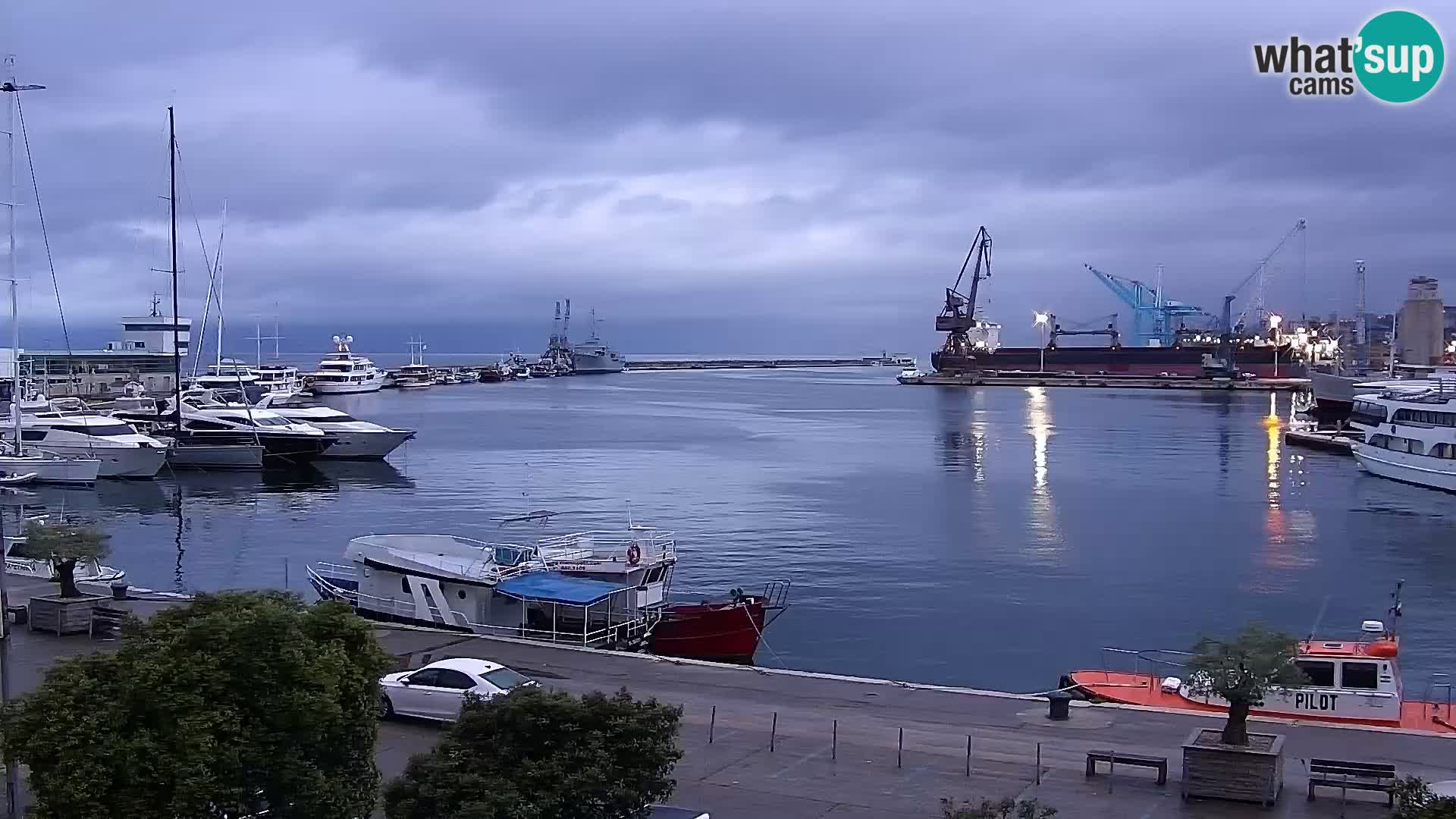 Riva i Marina u Rijeci – Web kamera uživo u Hrvatskoj