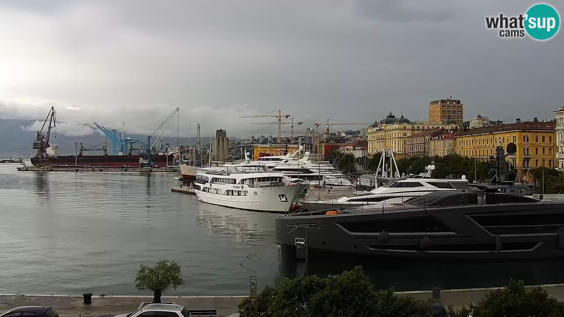 Riva in Marina v Reki – Spletna kamera v živo Hrvaška