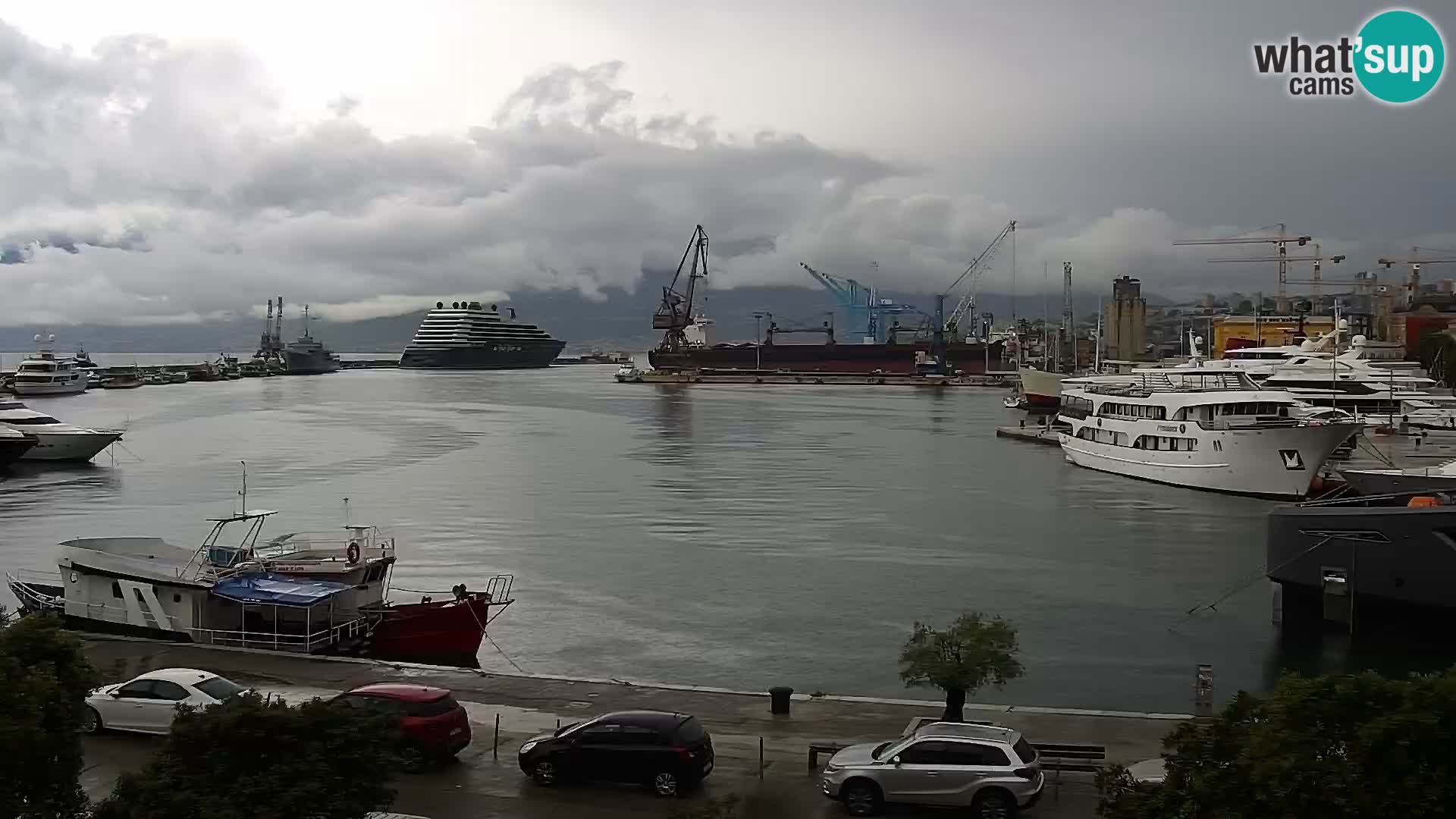 Riva in Marina v Reki – Spletna kamera v živo Hrvaška