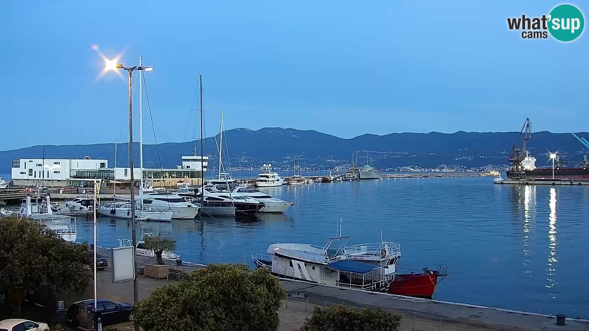 Riva in Marina v Reki – Spletna kamera v živo Hrvaška