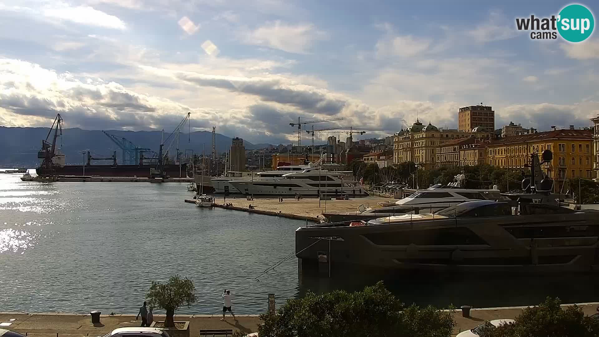 Riva i Marina u Rijeci – Web kamera uživo u Hrvatskoj