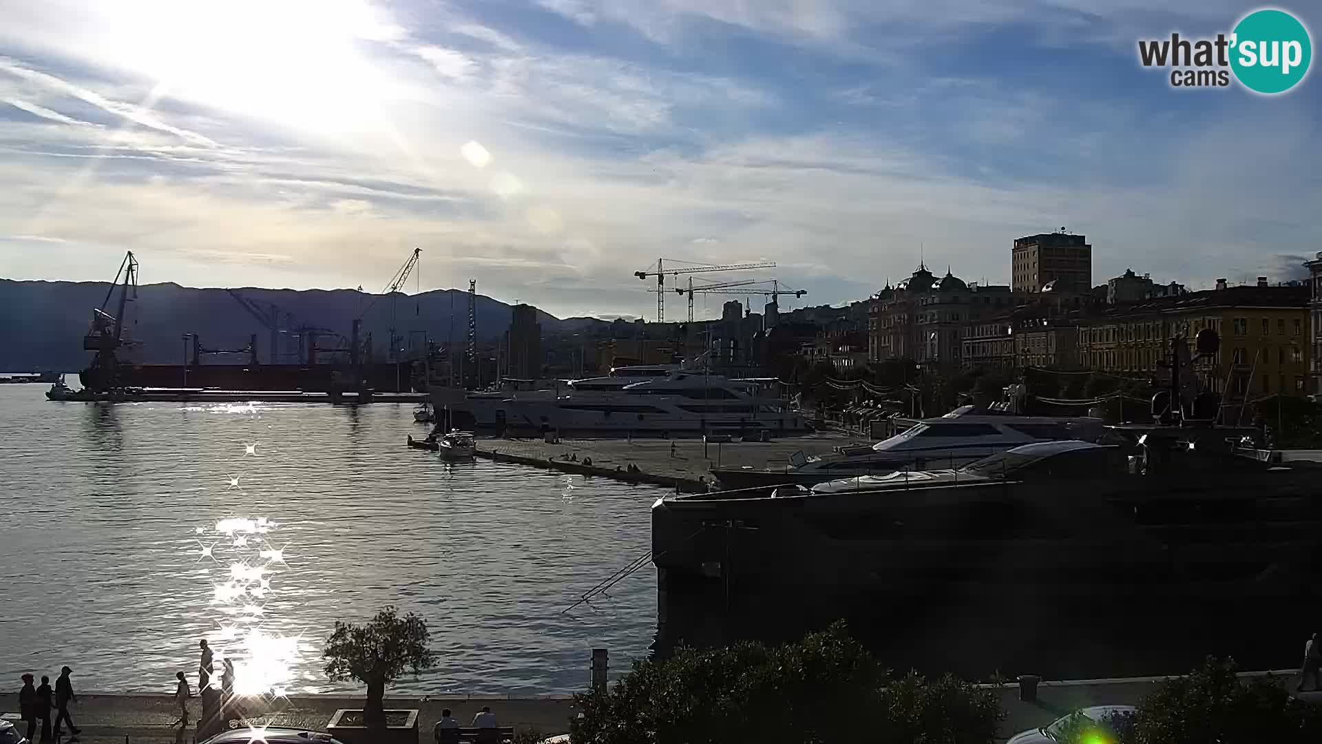 Riva i Marina u Rijeci – Web kamera uživo u Hrvatskoj