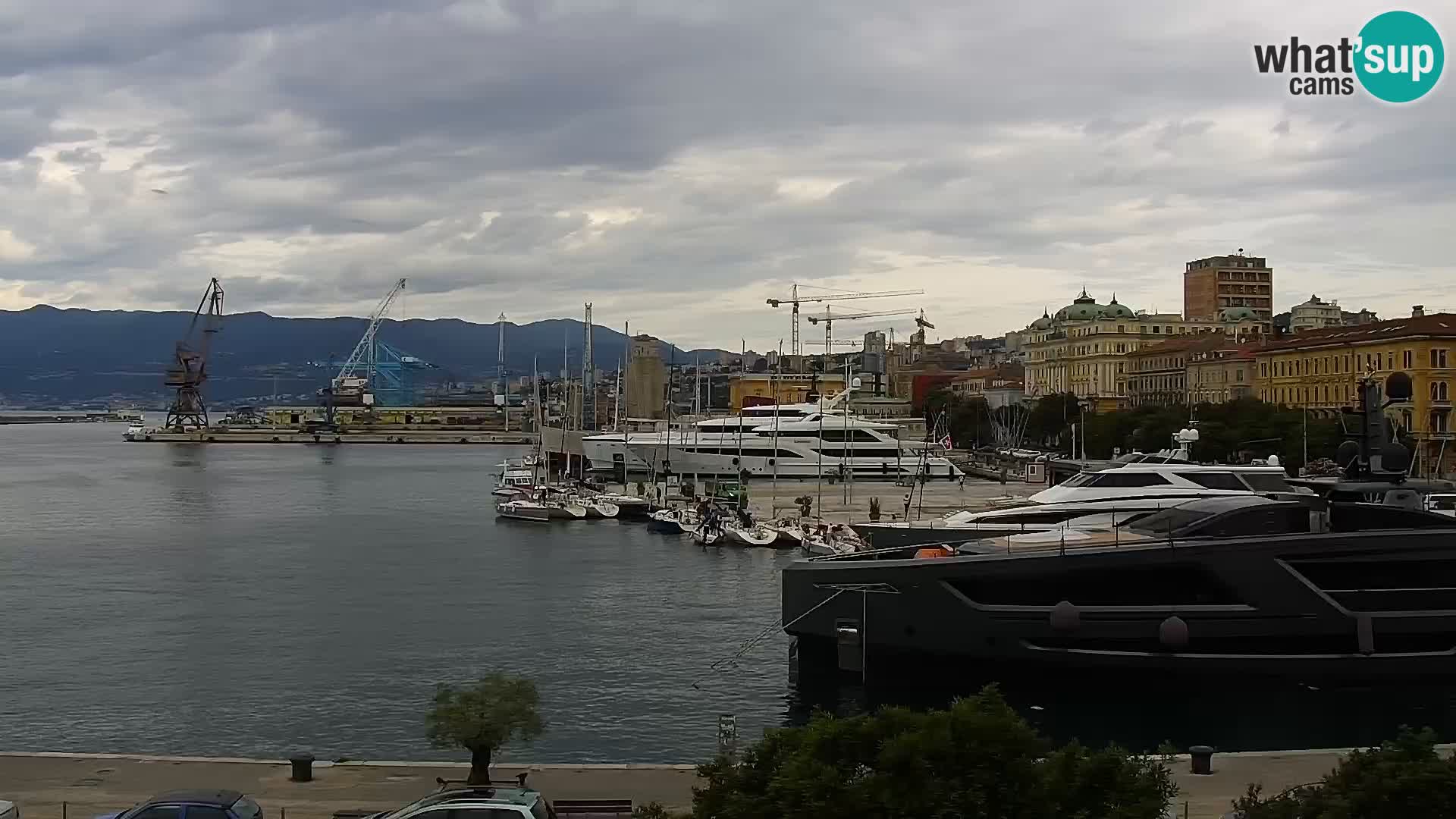 Riva in Marina v Reki – Spletna kamera v živo Hrvaška