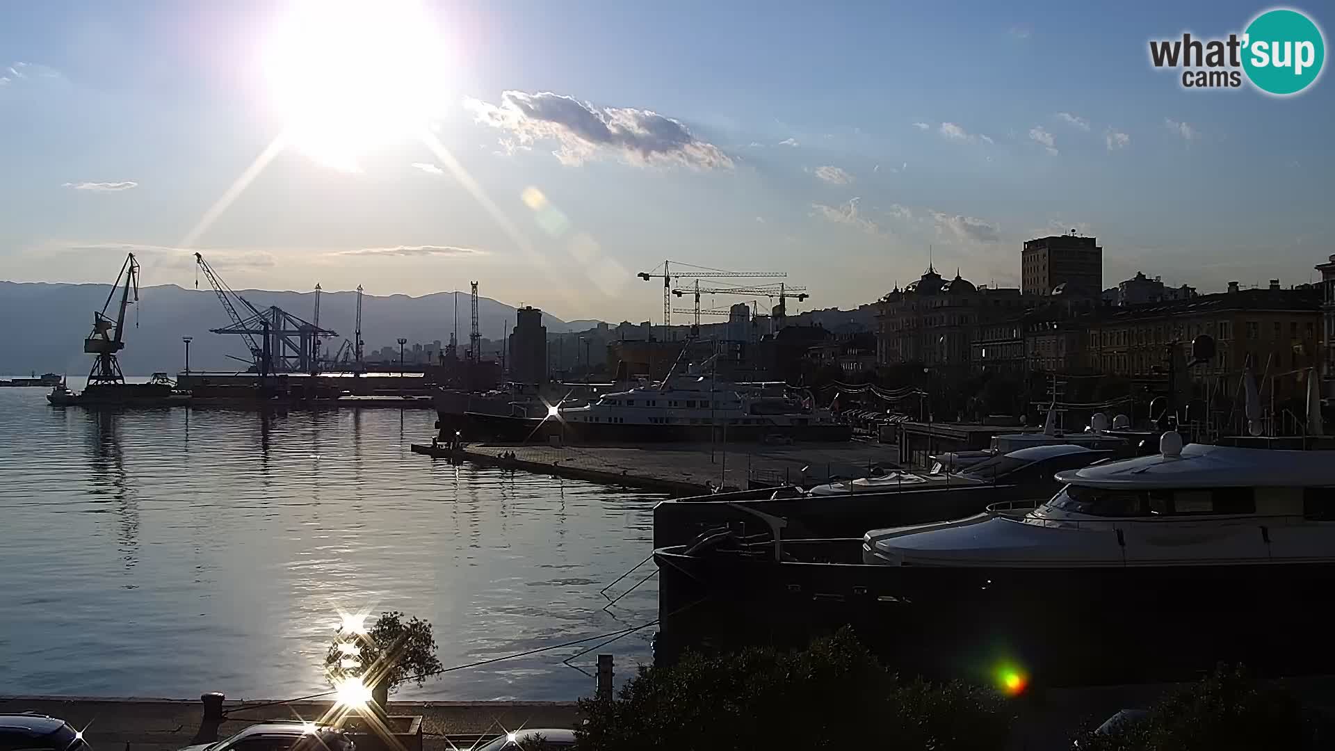 Riva in Marina v Reki – Spletna kamera v živo Hrvaška