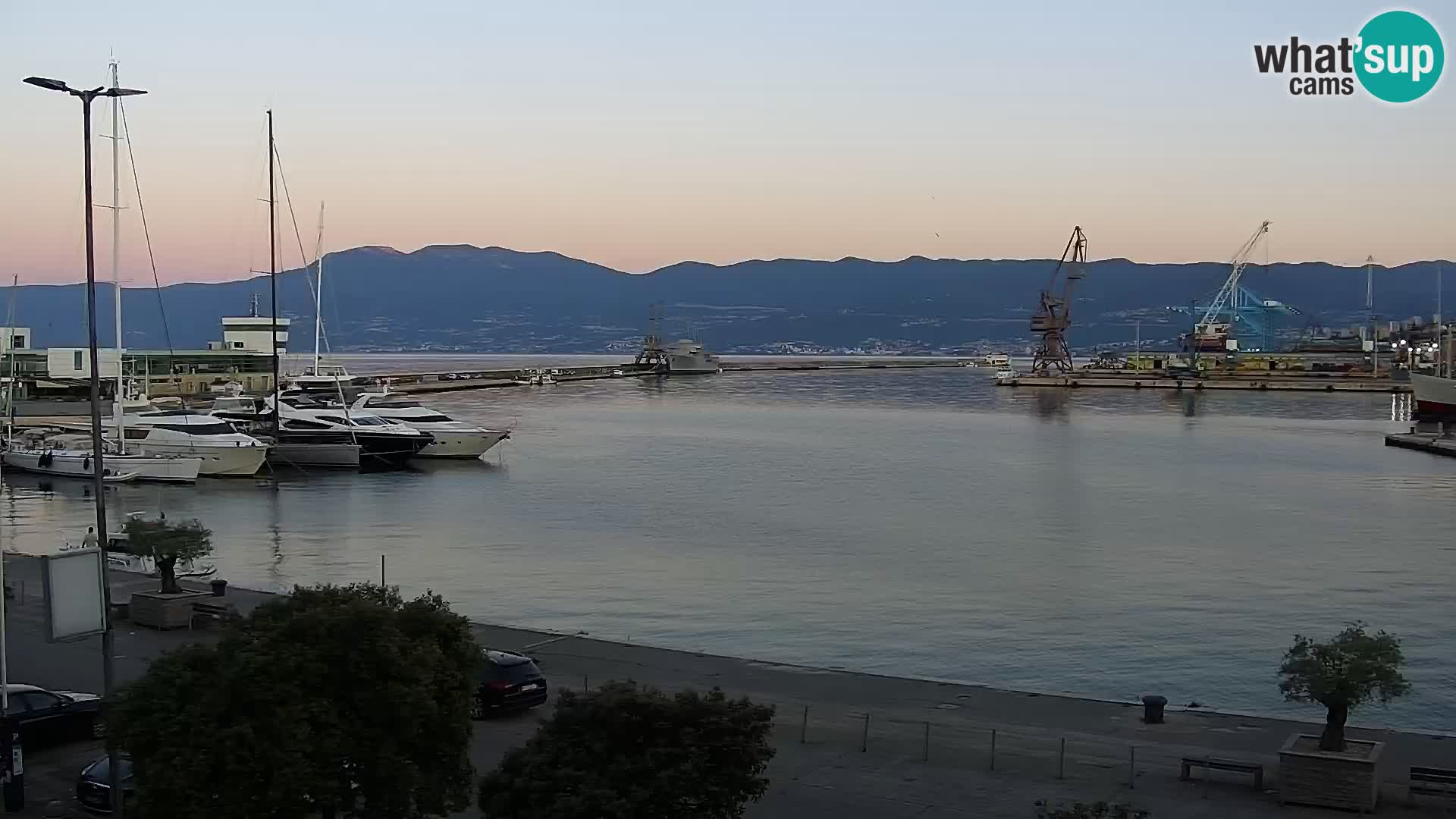Riva in Marina v Reki – Spletna kamera v živo Hrvaška
