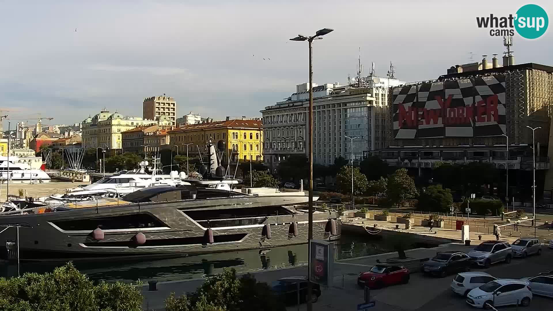 Riva in Marina v Reki – Spletna kamera v živo Hrvaška
