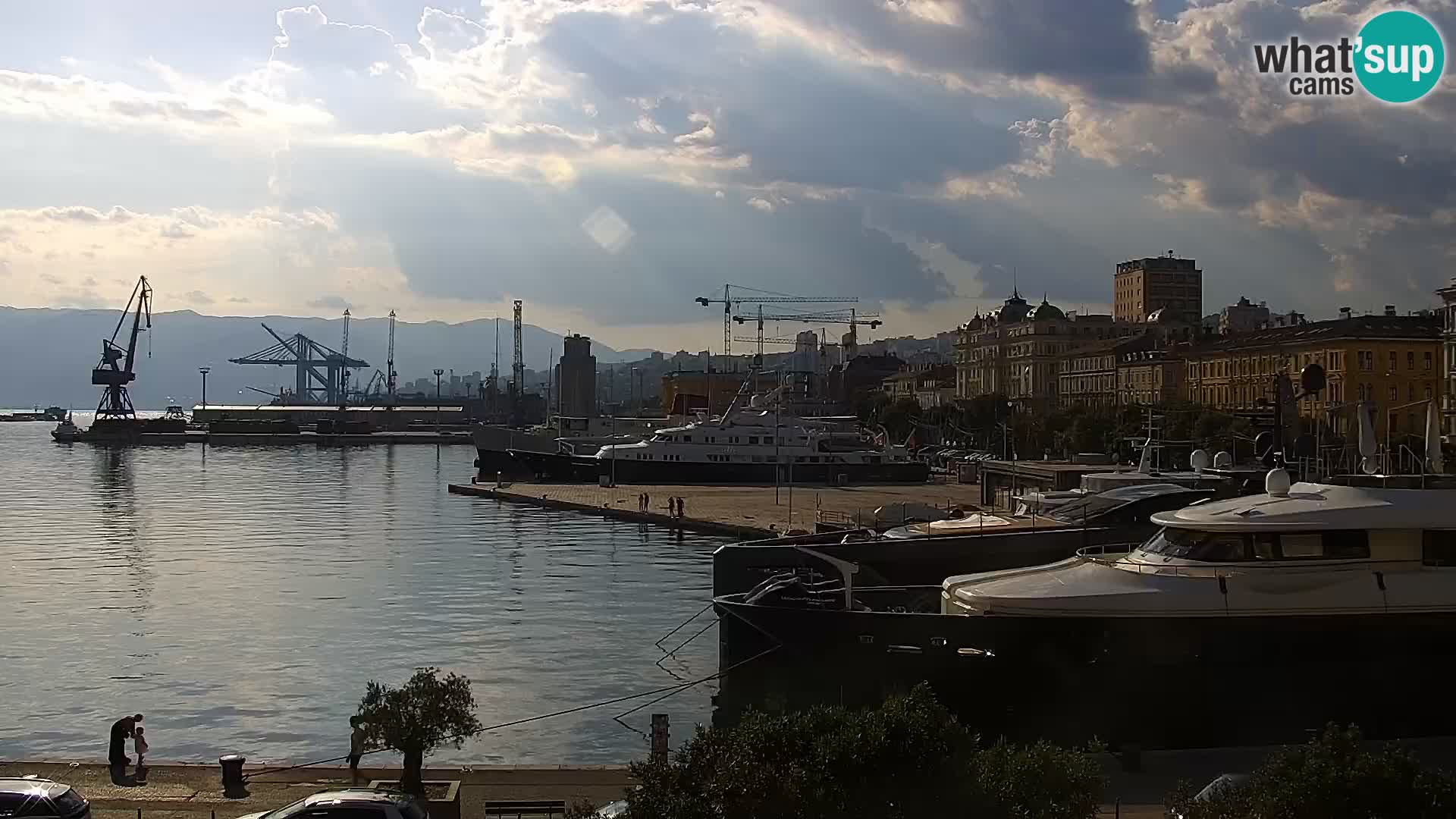 Riva in Marina v Reki – Spletna kamera v živo Hrvaška