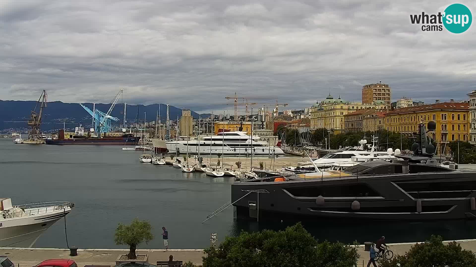Riva in Marina v Reki – Spletna kamera v živo Hrvaška