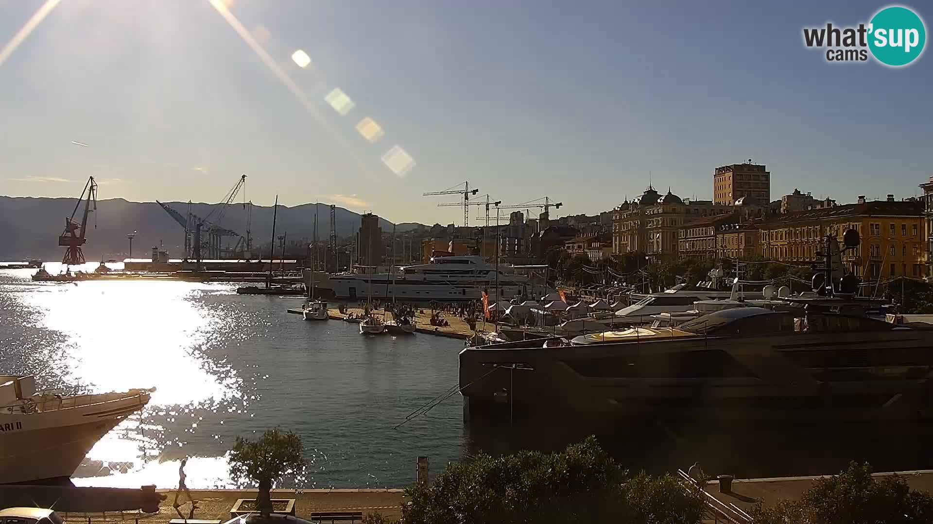 Riva i Marina u Rijeci – Web kamera uživo u Hrvatskoj