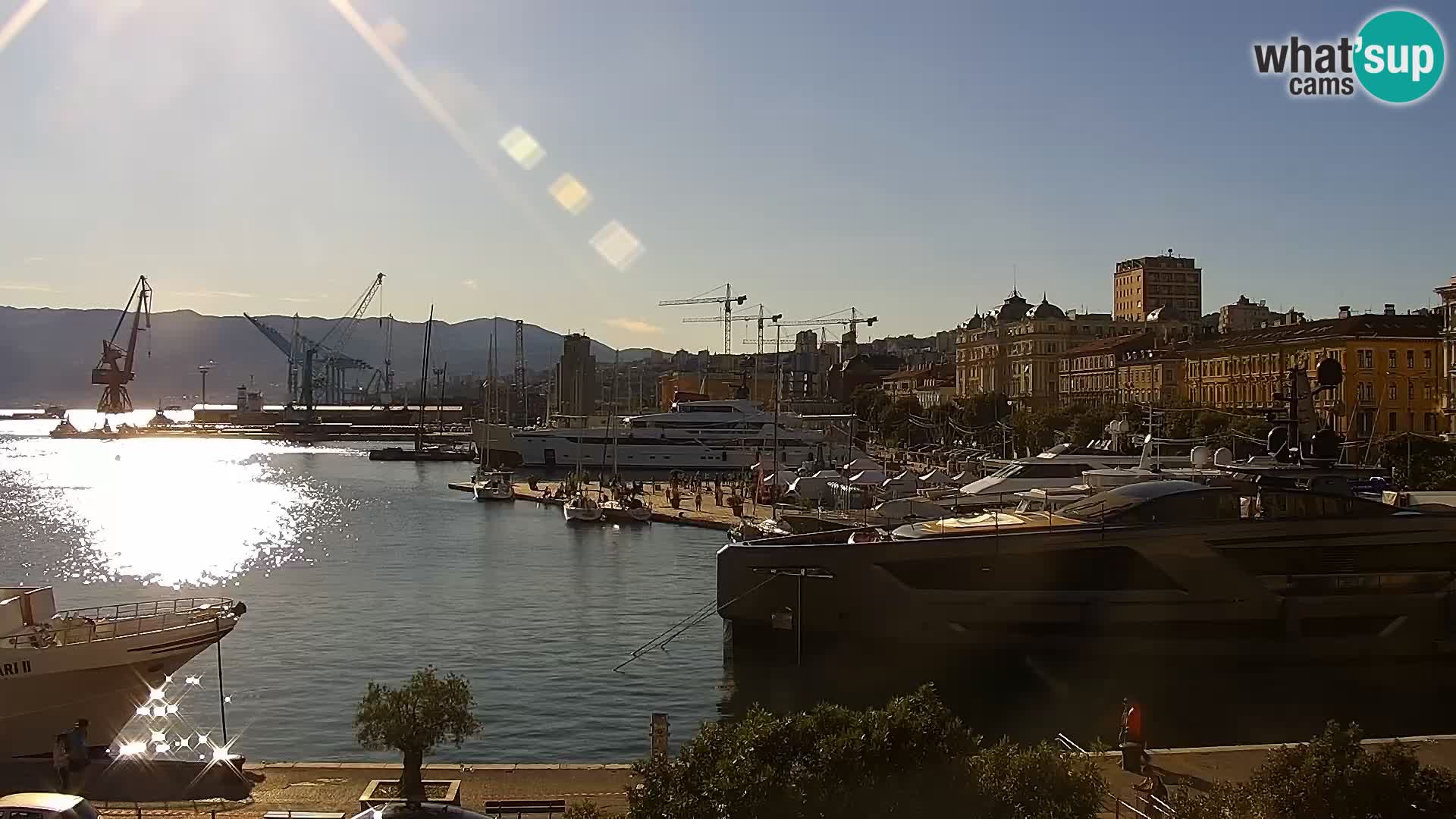 Riva in Marina v Reki – Spletna kamera v živo Hrvaška