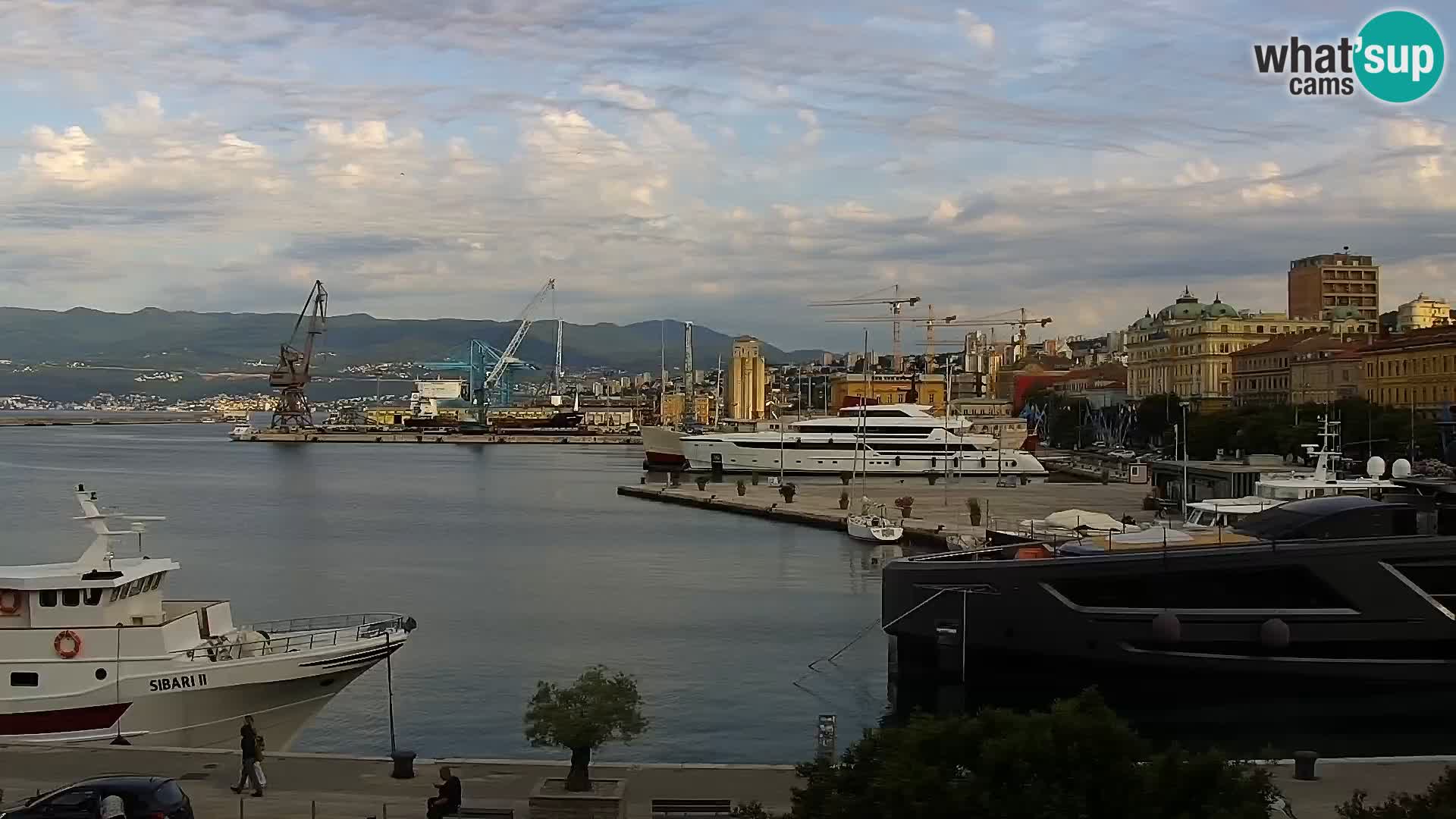 Riva in Marina v Reki – Spletna kamera v živo Hrvaška