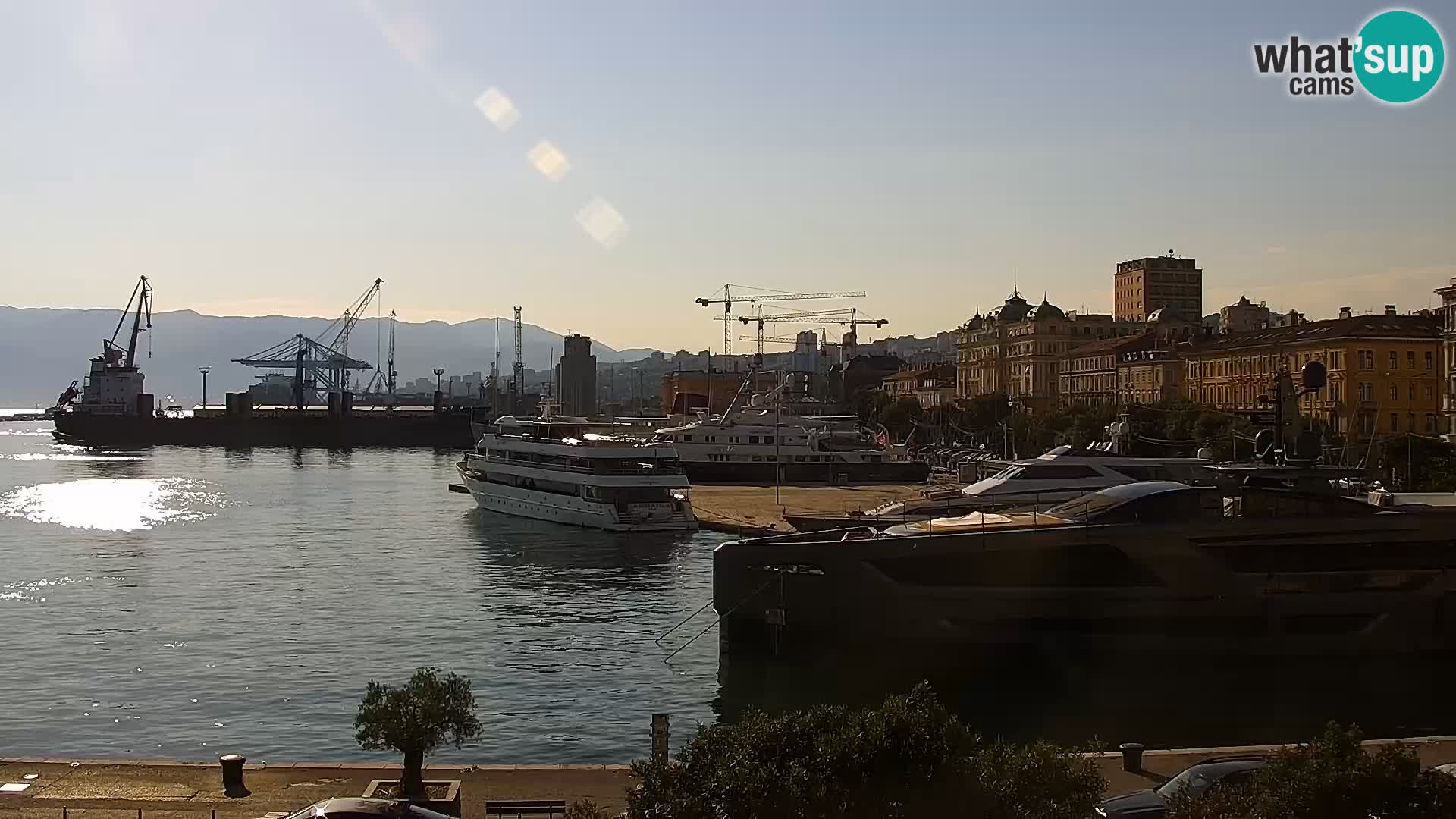 Riva i Marina u Rijeci – Web kamera uživo u Hrvatskoj
