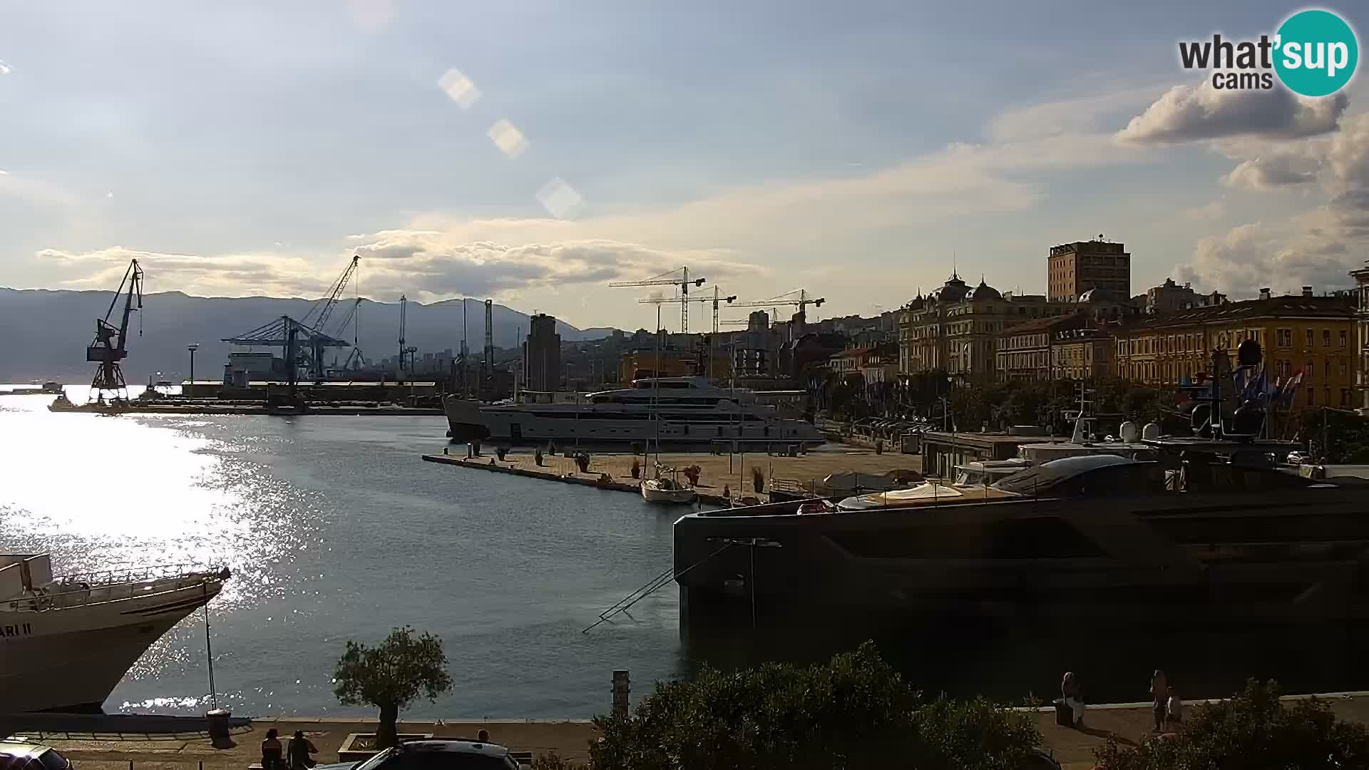 Riva in Marina v Reki – Spletna kamera v živo Hrvaška