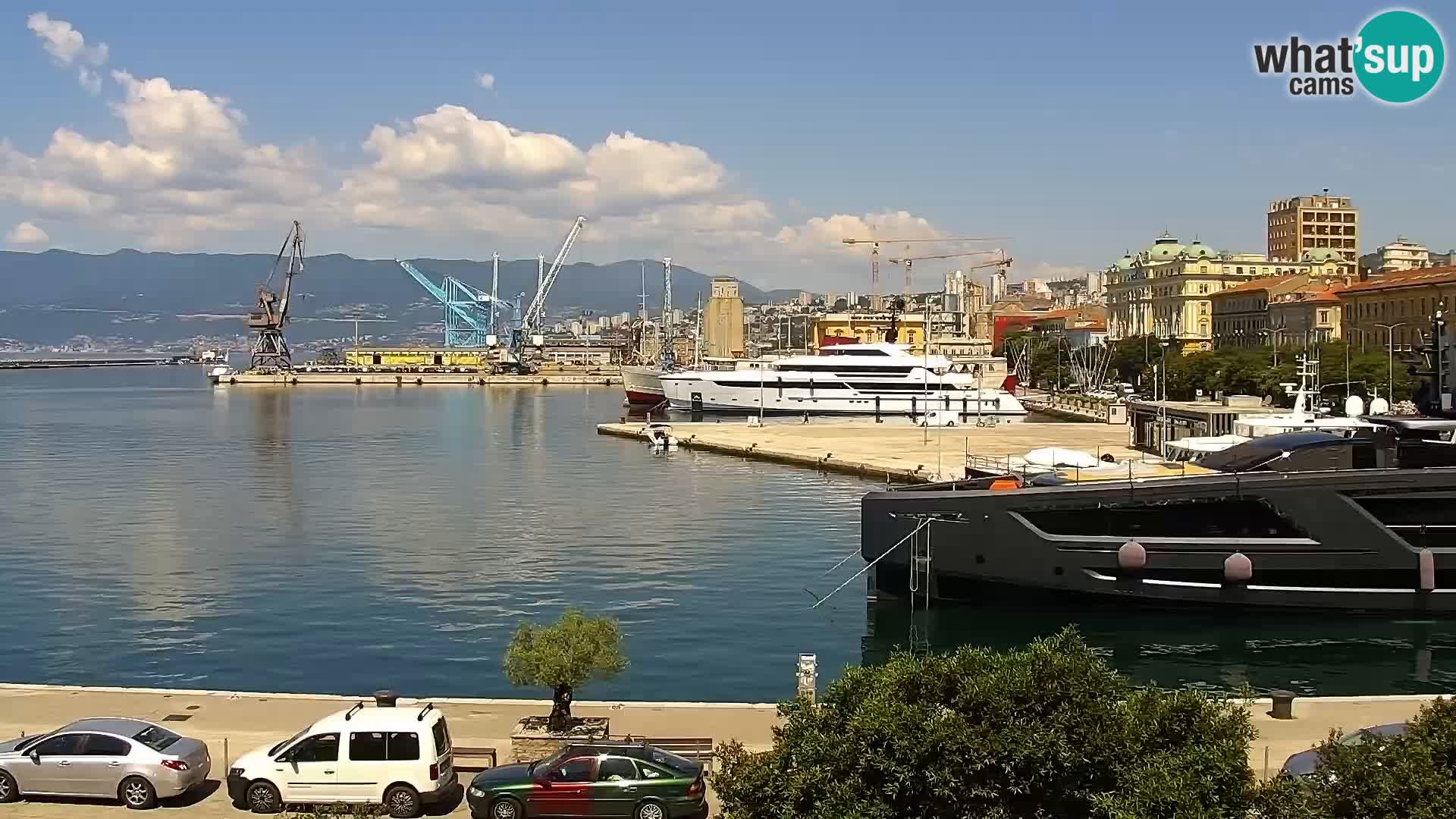 Riva in Marina v Reki – Spletna kamera v živo Hrvaška