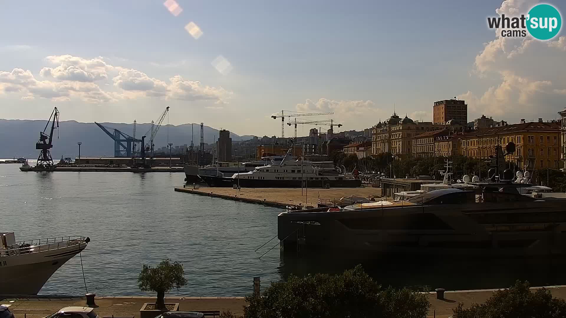 Riva i Marina u Rijeci – Web kamera uživo u Hrvatskoj